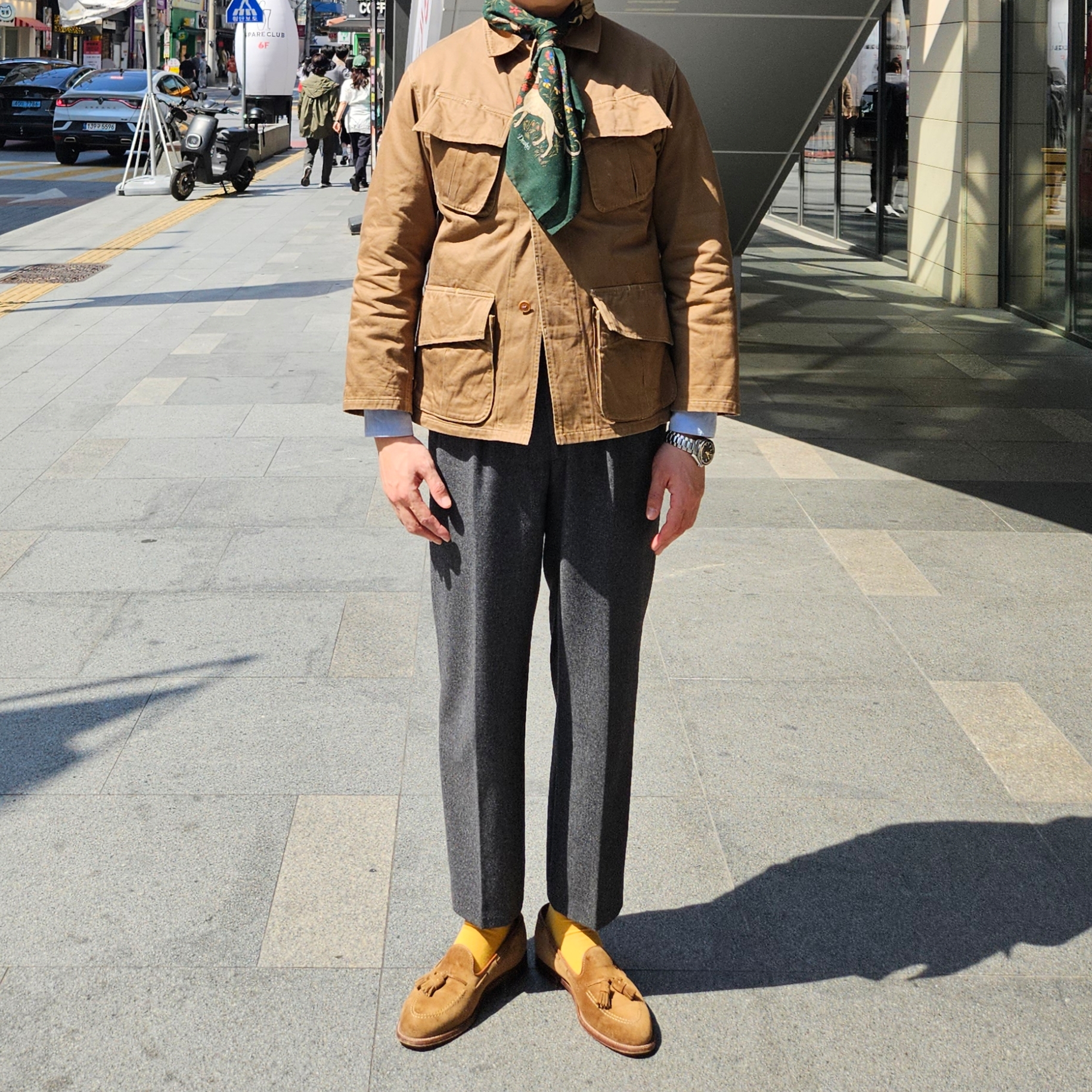 Comoli B.D.U Jacket Khaki - 24AW, Alden 6243 Suede Unlined Flex Penny Loafer Snuff - D 착용 스타일 - 4