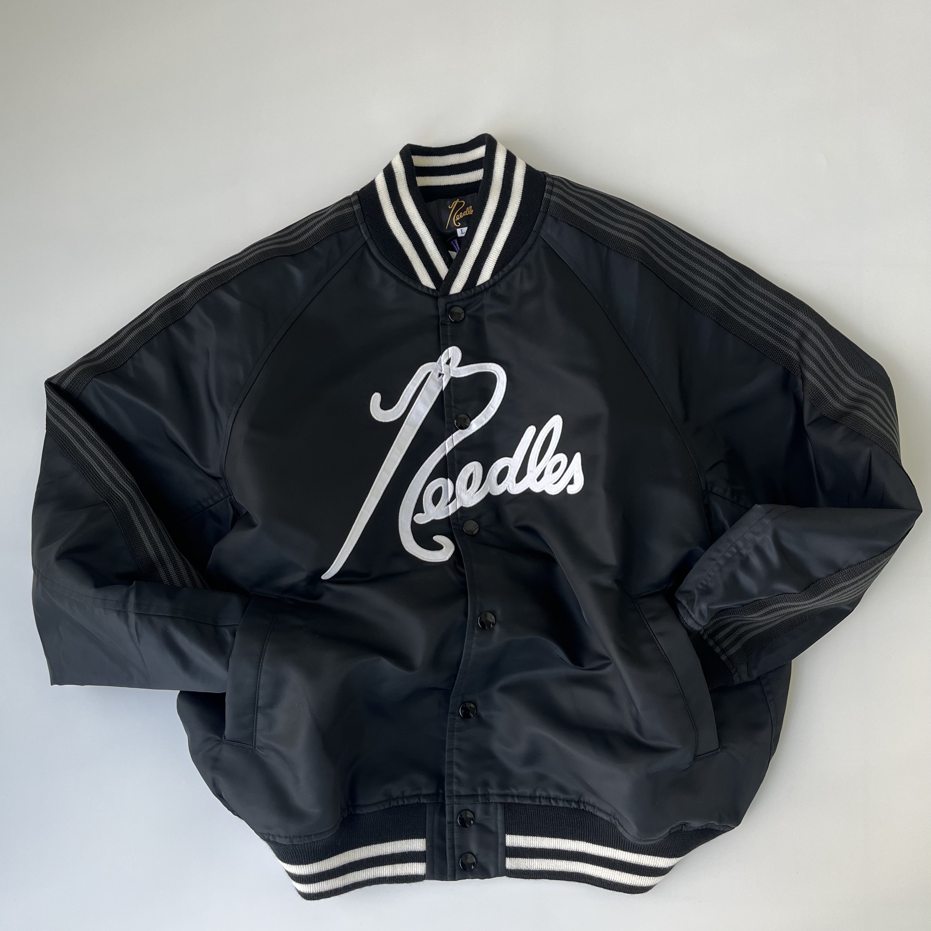 Needles x Beams Nylon Stadium Jacket Black 착용 스타일 - 1