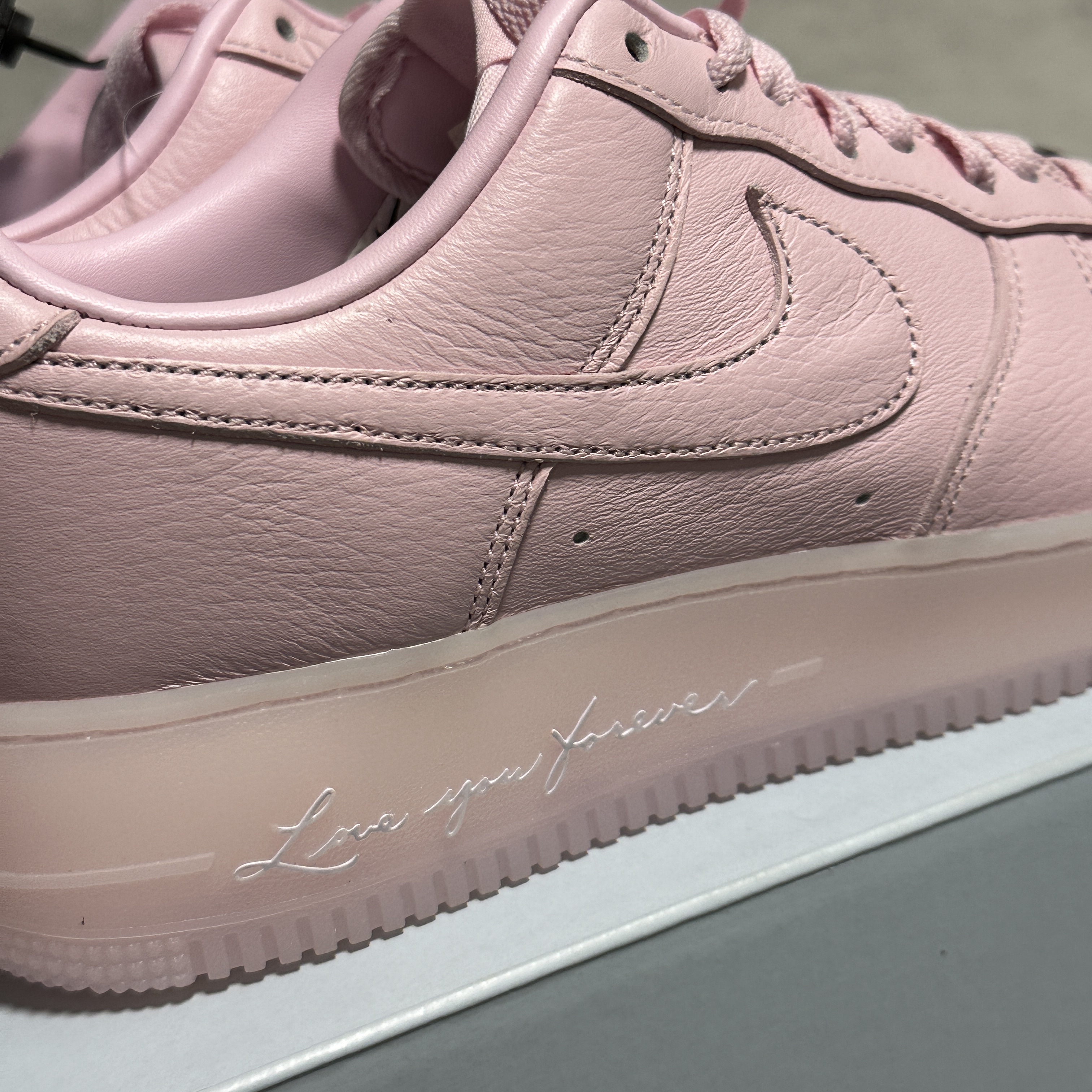 Nike x Drake Nocta Air Force 1 Low SP Certified Lover Boy Pink Foam 착용 스타일 - 5