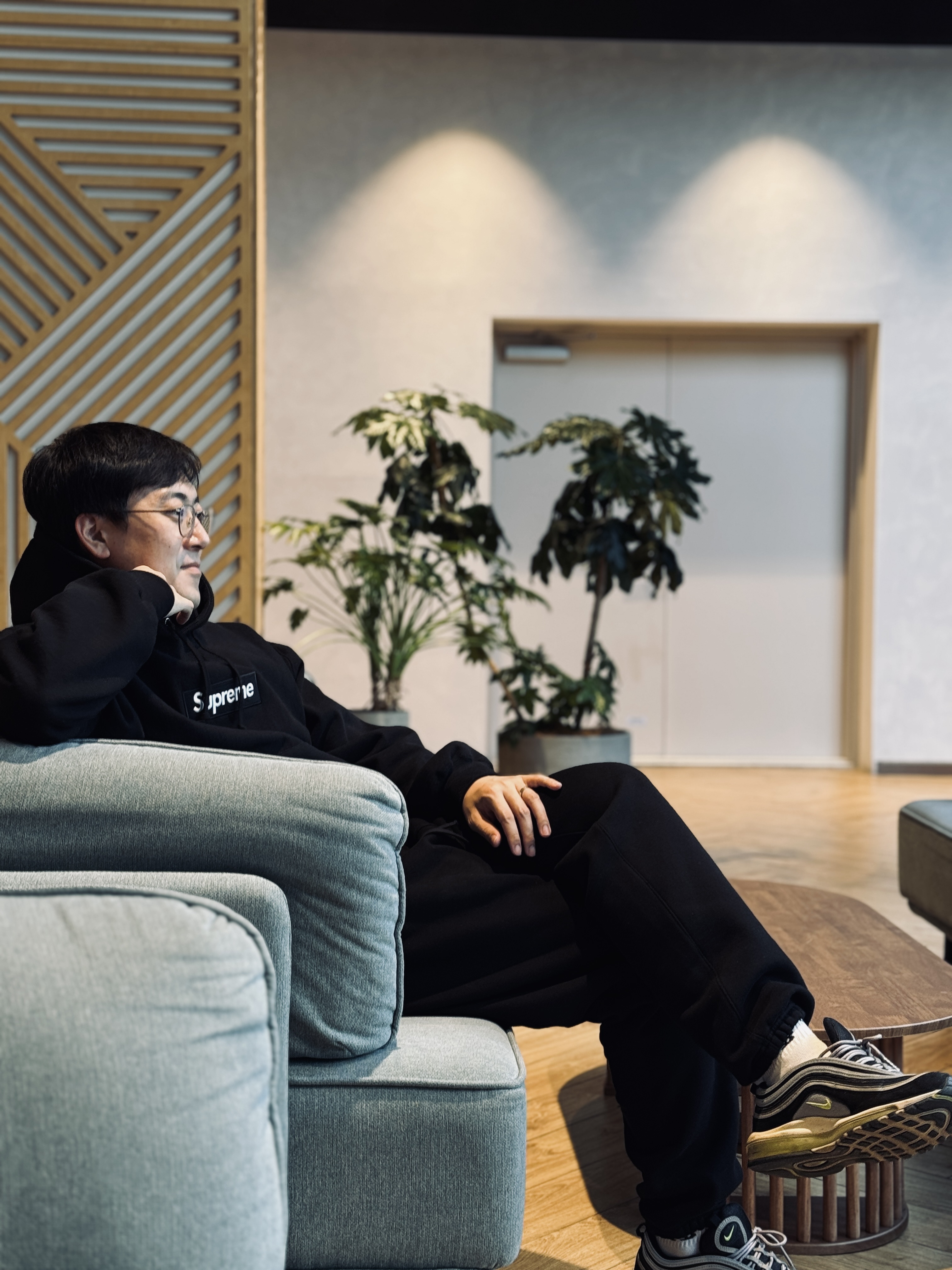 Supreme Box Logo Hooded Sweatshirt Black - 24FW, Essentials Fleece Essential State Sweatpant Black - 24FW 착용 스타일 - 2