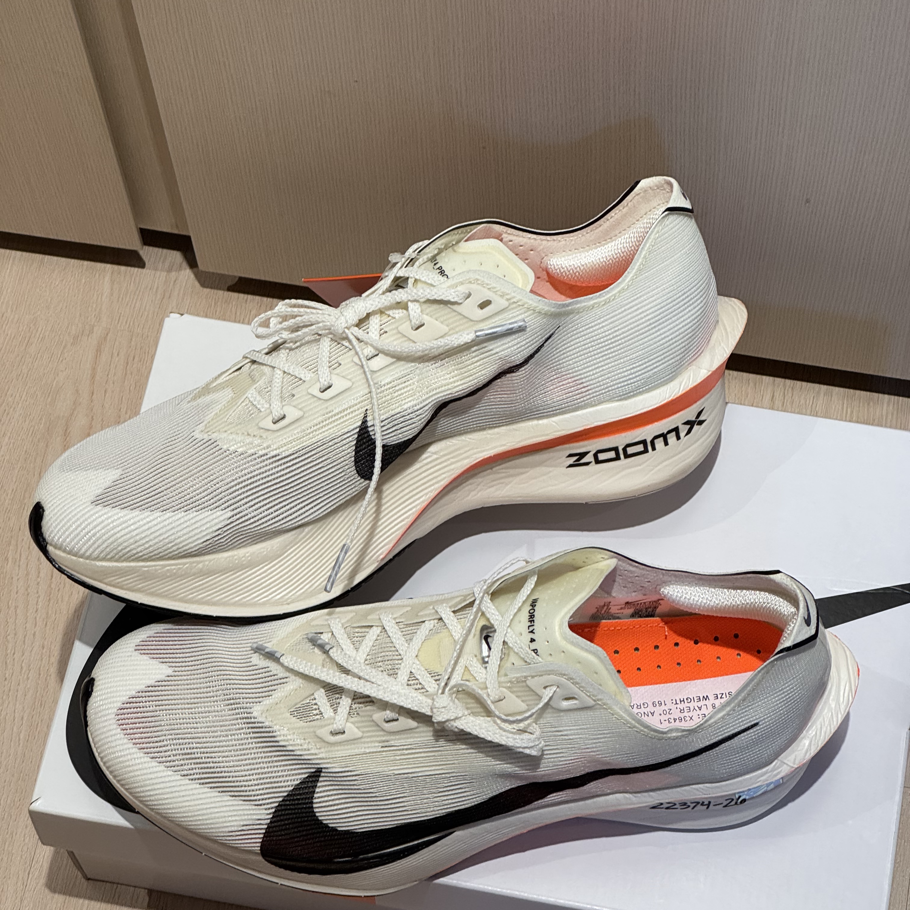 Nike ZoomX Vaporfly Next% 4 Proto Sail Total Orange 착용 스타일 - 1