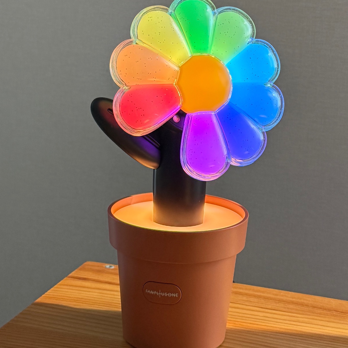 G-DRAGON Ubermensch Official Light Stick Cradle 착용 스타일 - 1