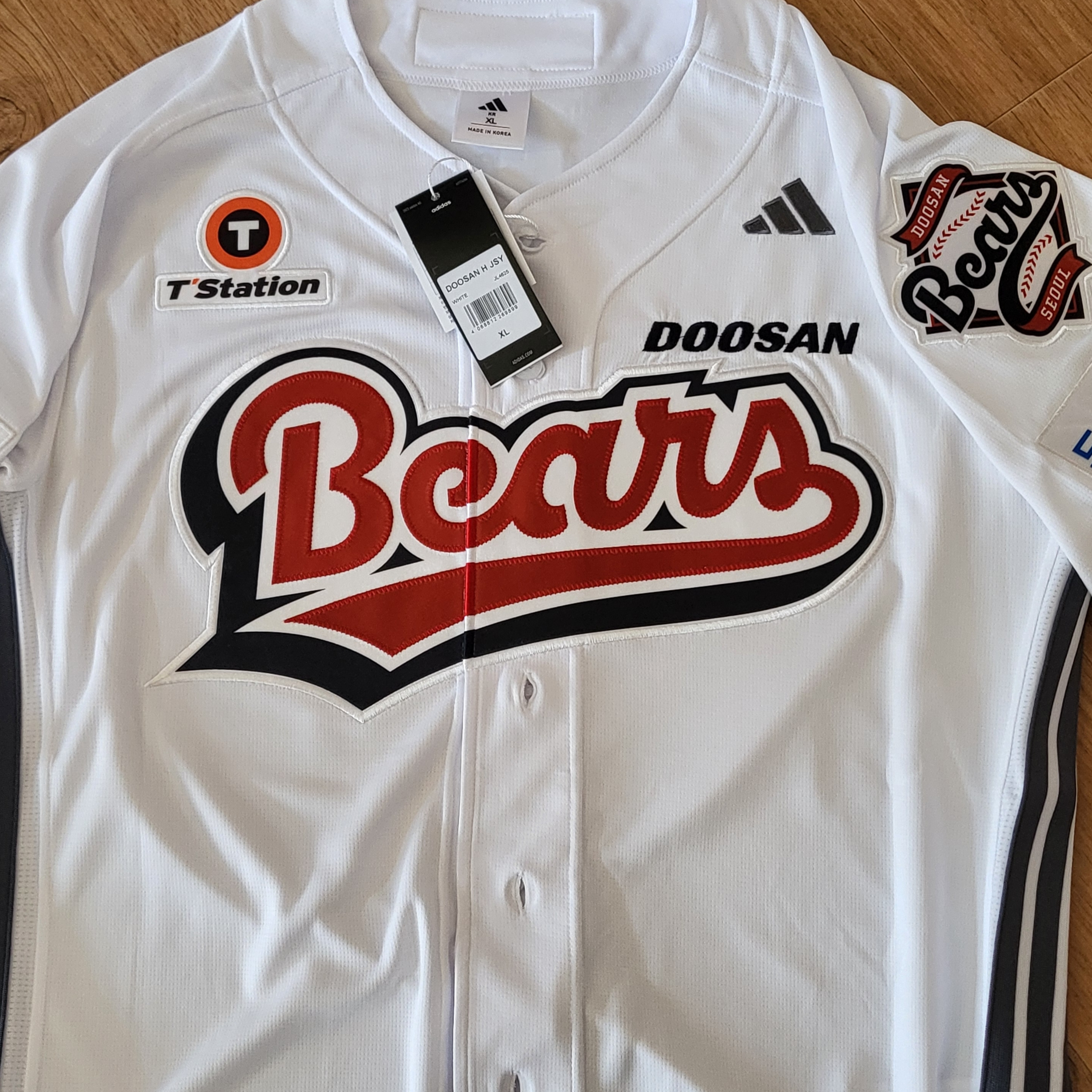 Doosan Bears x Adidas 2025 Authentic Home Uniform White (Non Marking Ver.), Nike x Stussy Reversible Jacket Black (FJ9153-010) 착용 스타일 - 1