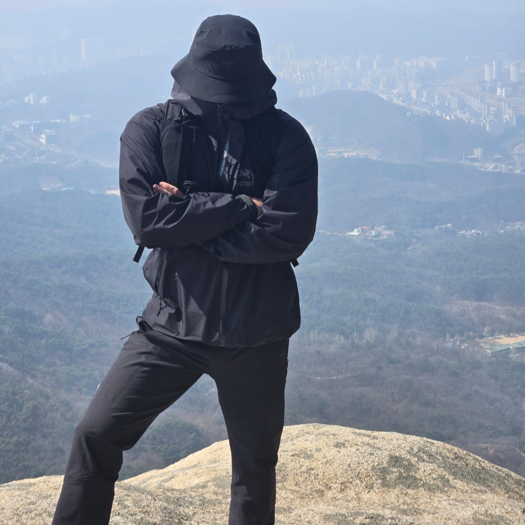 Arc'teryx Sinsolo Hat Black 착용 스타일