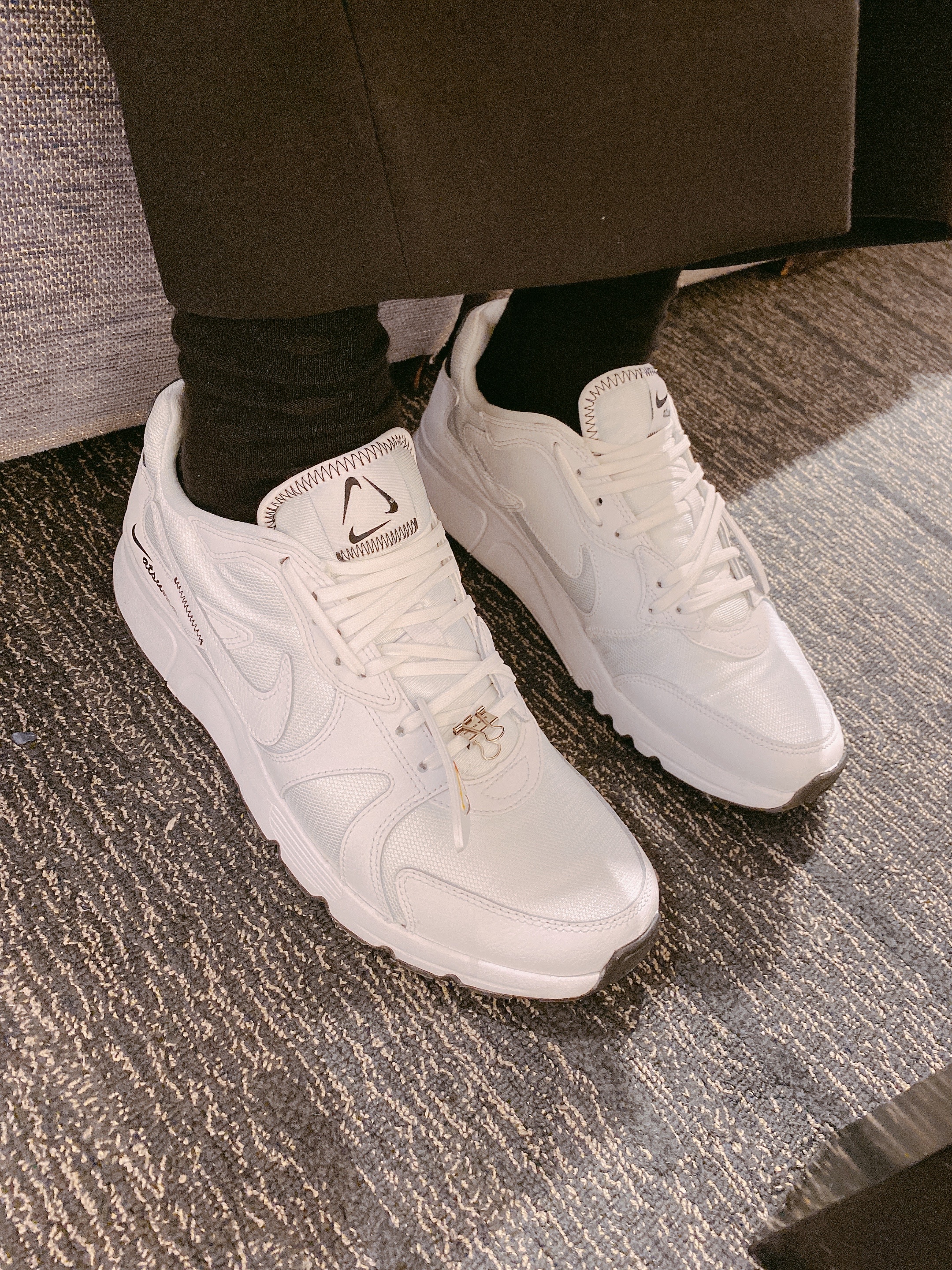 Chanel Brooch Metal Calfskin & Gold Black Pink 착용 스타일