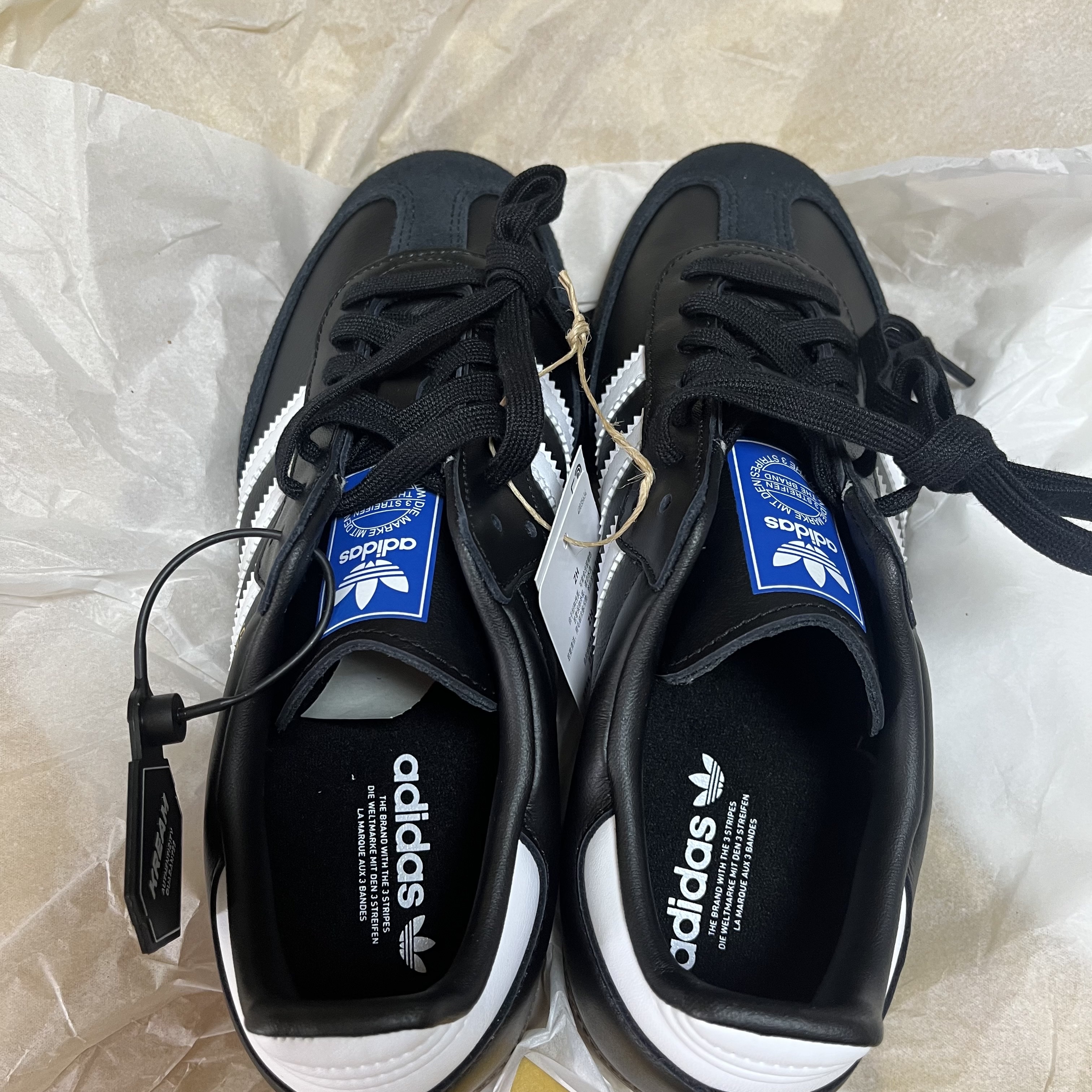 Adidas Samba OG Black White Gum 착용 스타일