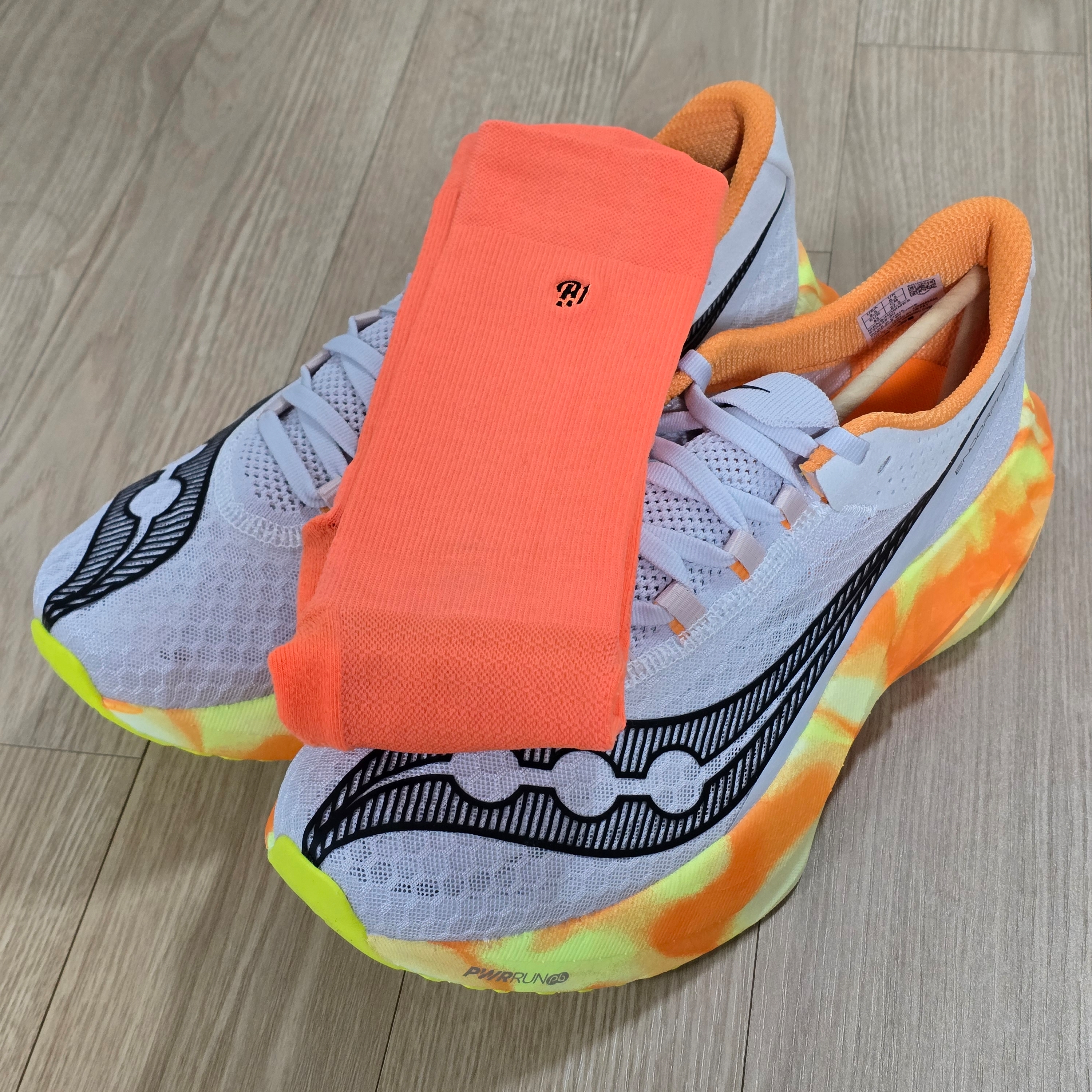 Saucony Endorphin Pro 4 Fog Peel 착용 스타일