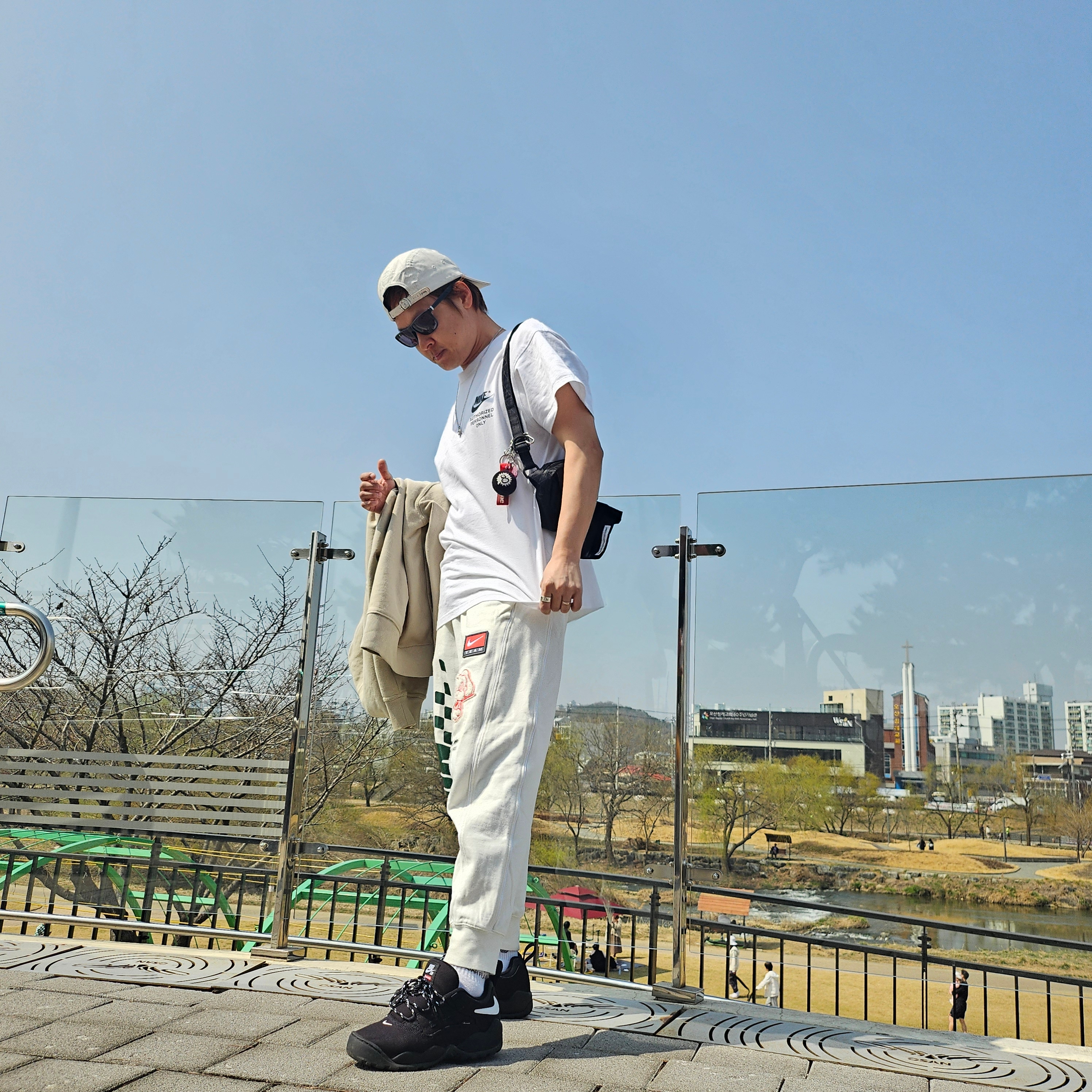 Supreme x MM6 Maison Margiela Painted Camp Cap White - 24SS, Nike NSW Authorized Personnel T-Shirt White - Asia 착용 스타일 - 3