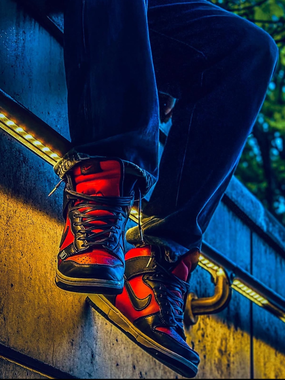 Nike x Supreme SB Dunk High OG QS By Any Means Varsity Red Midnight Navy 착용 스타일 - 5