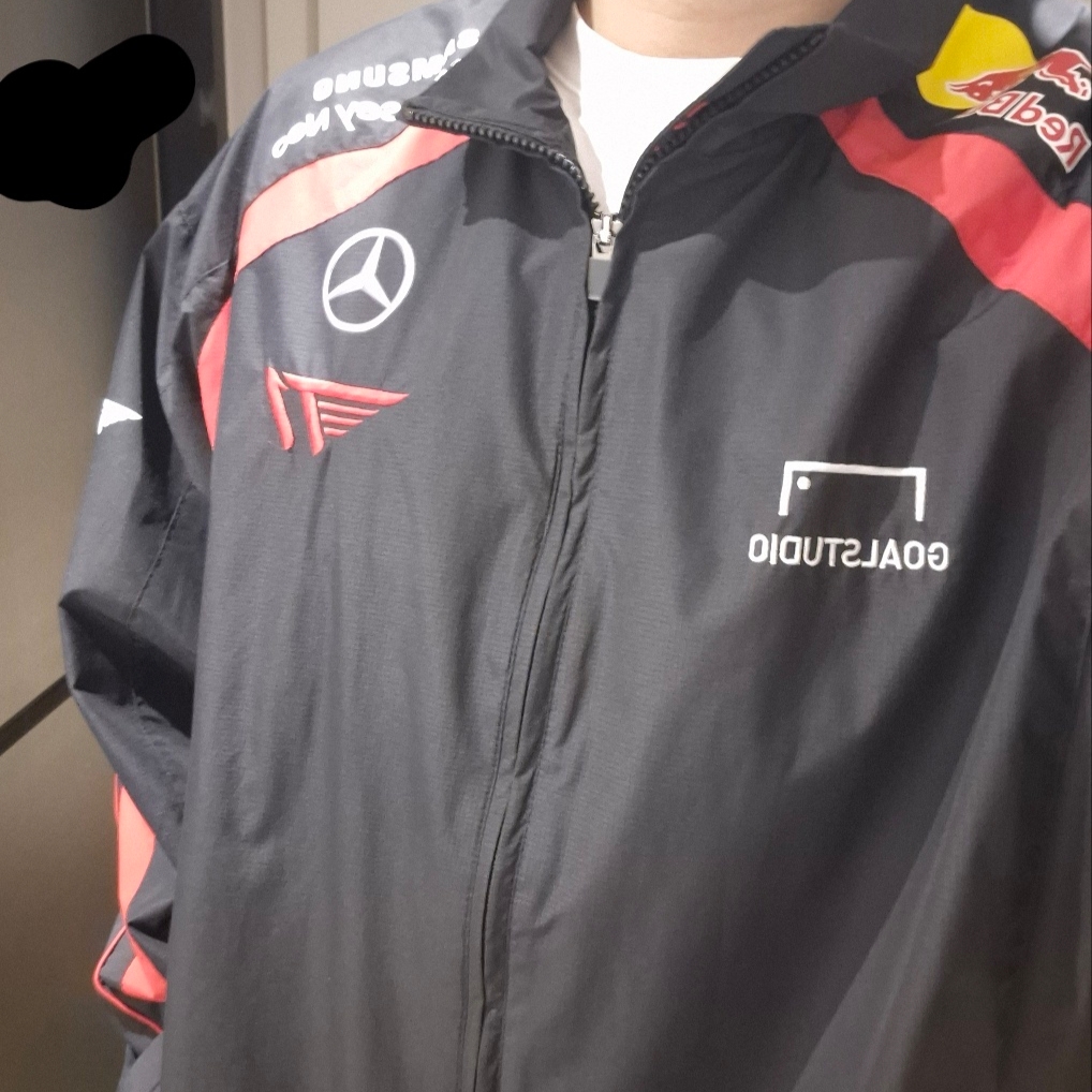 T1 2024 Spring LCK Uniform Jacket Black (Non Marking Ver.) 착용 스타일