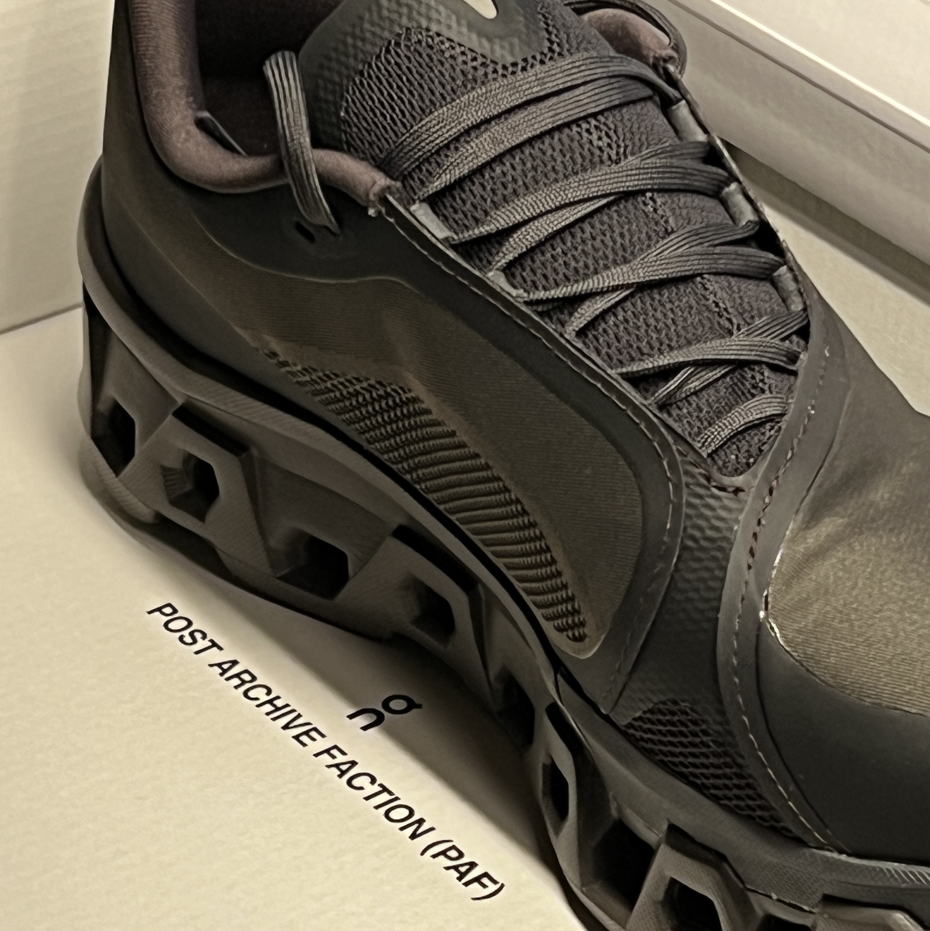 On Running x Post Archive Faction (Paf) Cloudmonster 2 Thorn Brown, (W) On Running x Post Archive Faction (Paf) Cloudmonster 2 Thorn Brown 착용 스타일 - 3