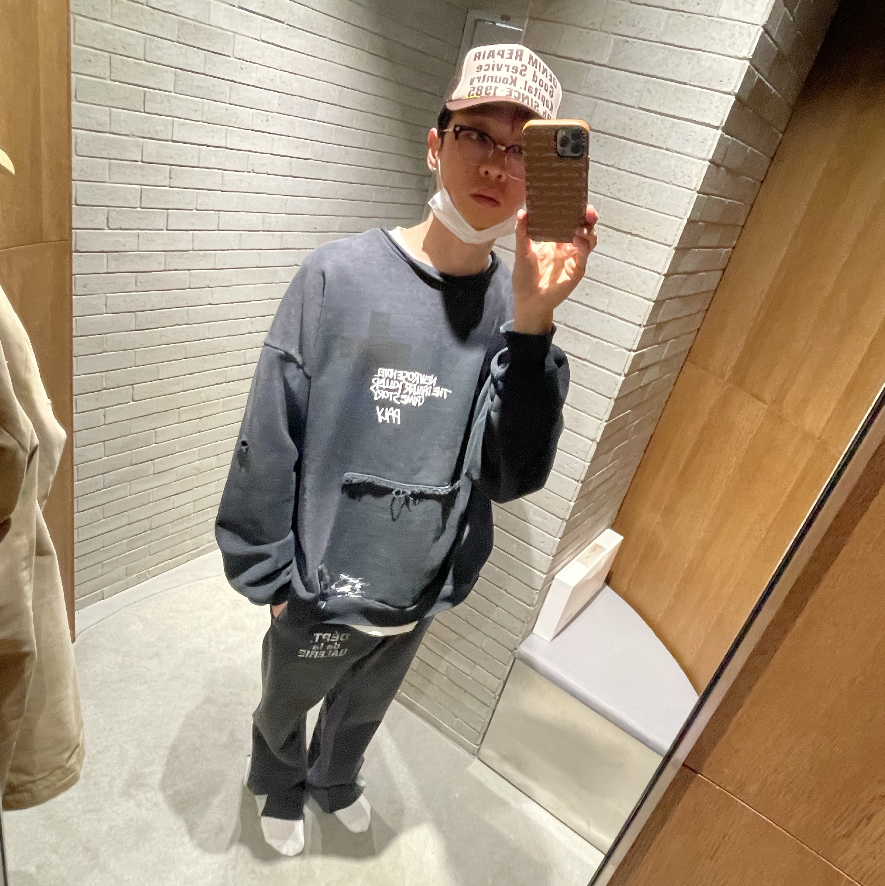 Kapital Denim Repair Track Cap Kinari Brown, Gallery Dept. GD Logo Flare Sweatpants Washed Black 착용 스타일