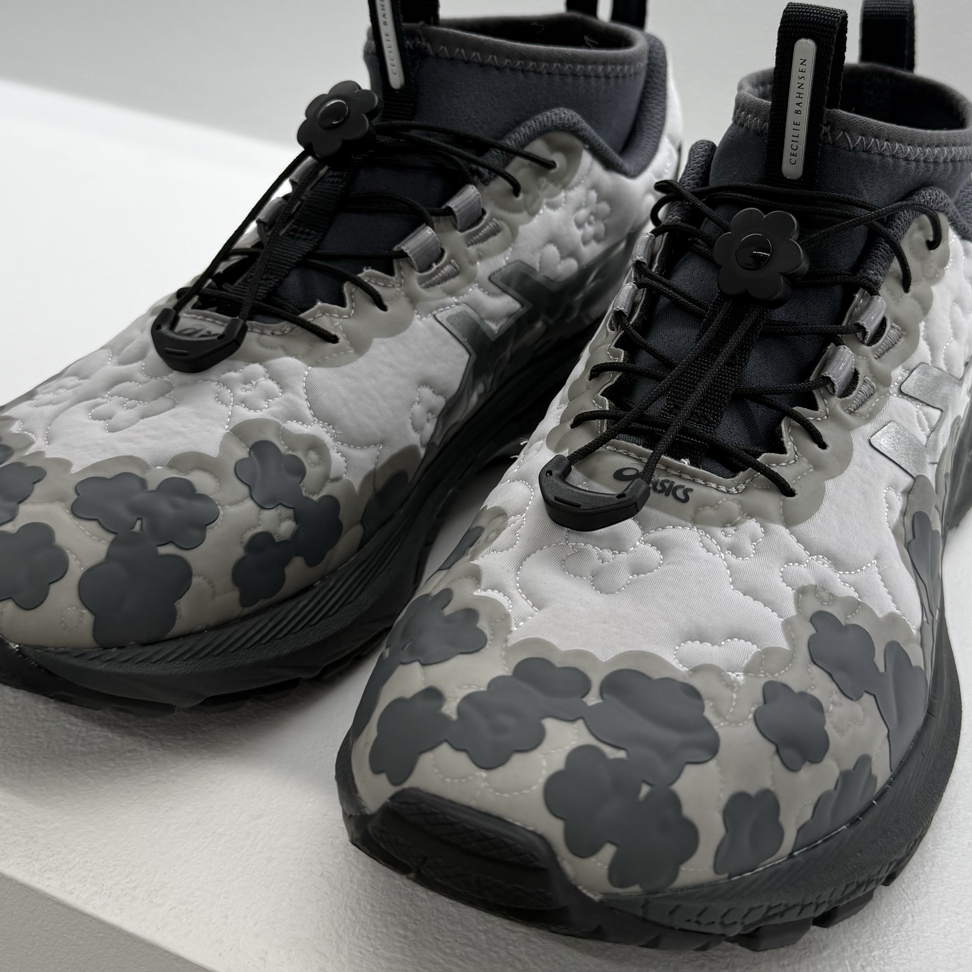 Asics x Cecilie Bahnsen Gel-Terrain MT Pure Silver, Nike Killshot 2 Black Baroque Brown 착용 스타일 - 2