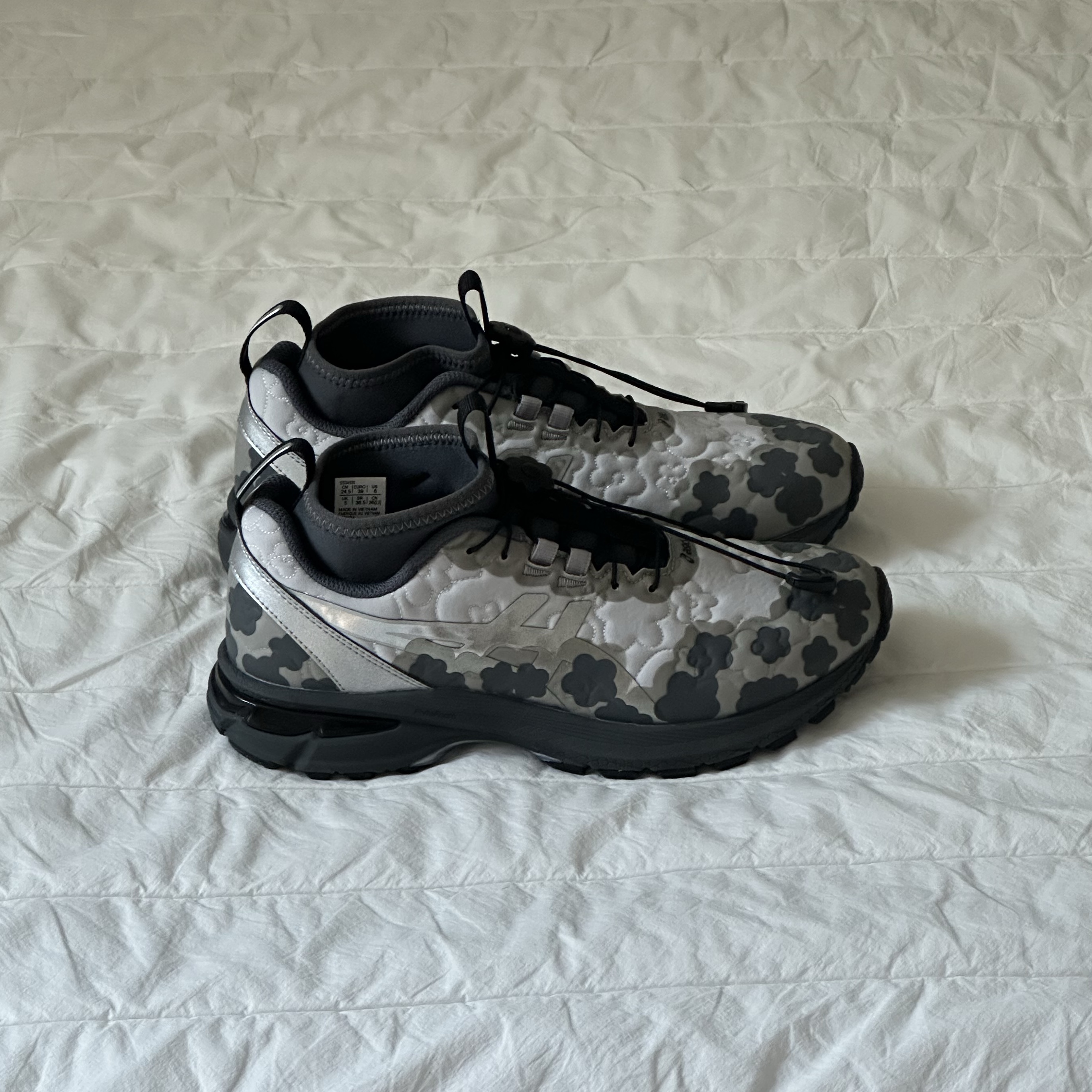 Asics x Cecilie Bahnsen Gel-Terrain MT Pure Silver 착용 스타일 - 5