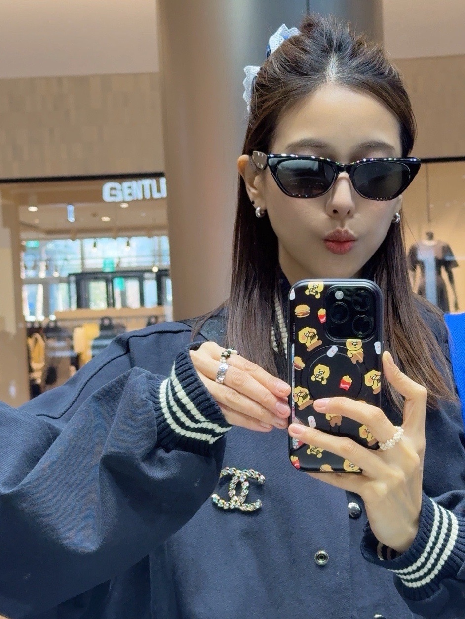 Gentle Monster x Maison Margiela MM208 Black Gray, Supreme Utility Bag Black - 25SS 착용 스타일 - 3