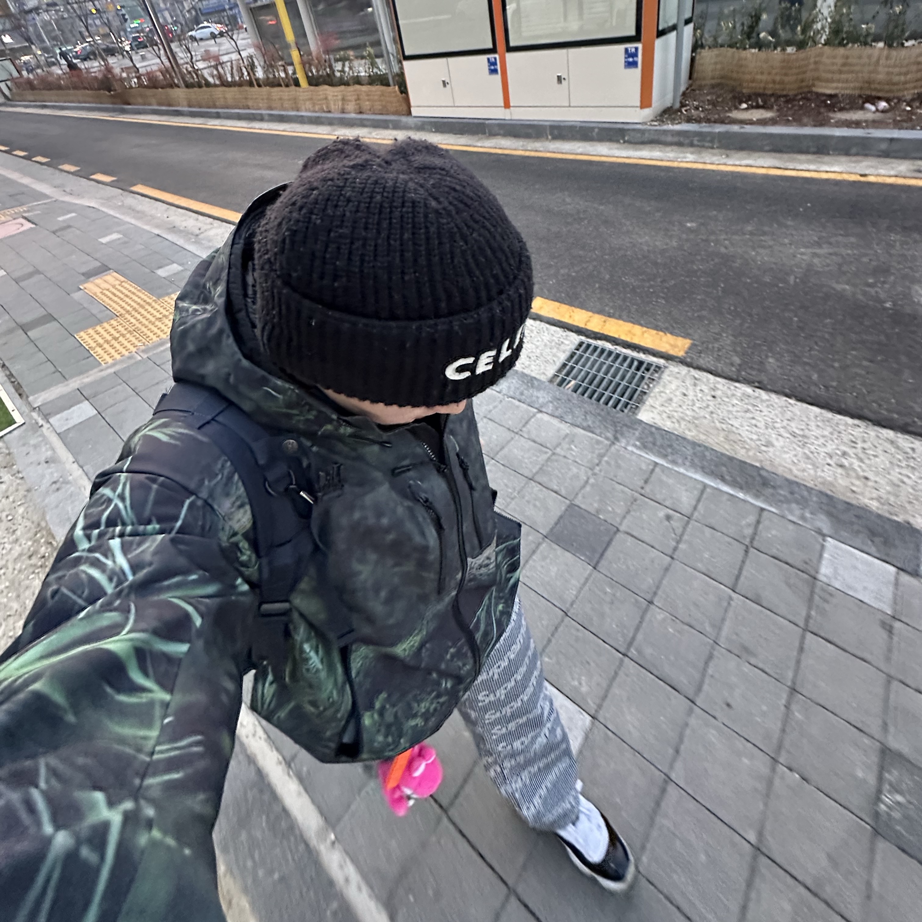 Supreme Gore-Tex Taped Seam Shell Jacket Kermit The Frog - 24SS, Celine Embroidered RIbbed Wool Beanie Black 착용 스타일