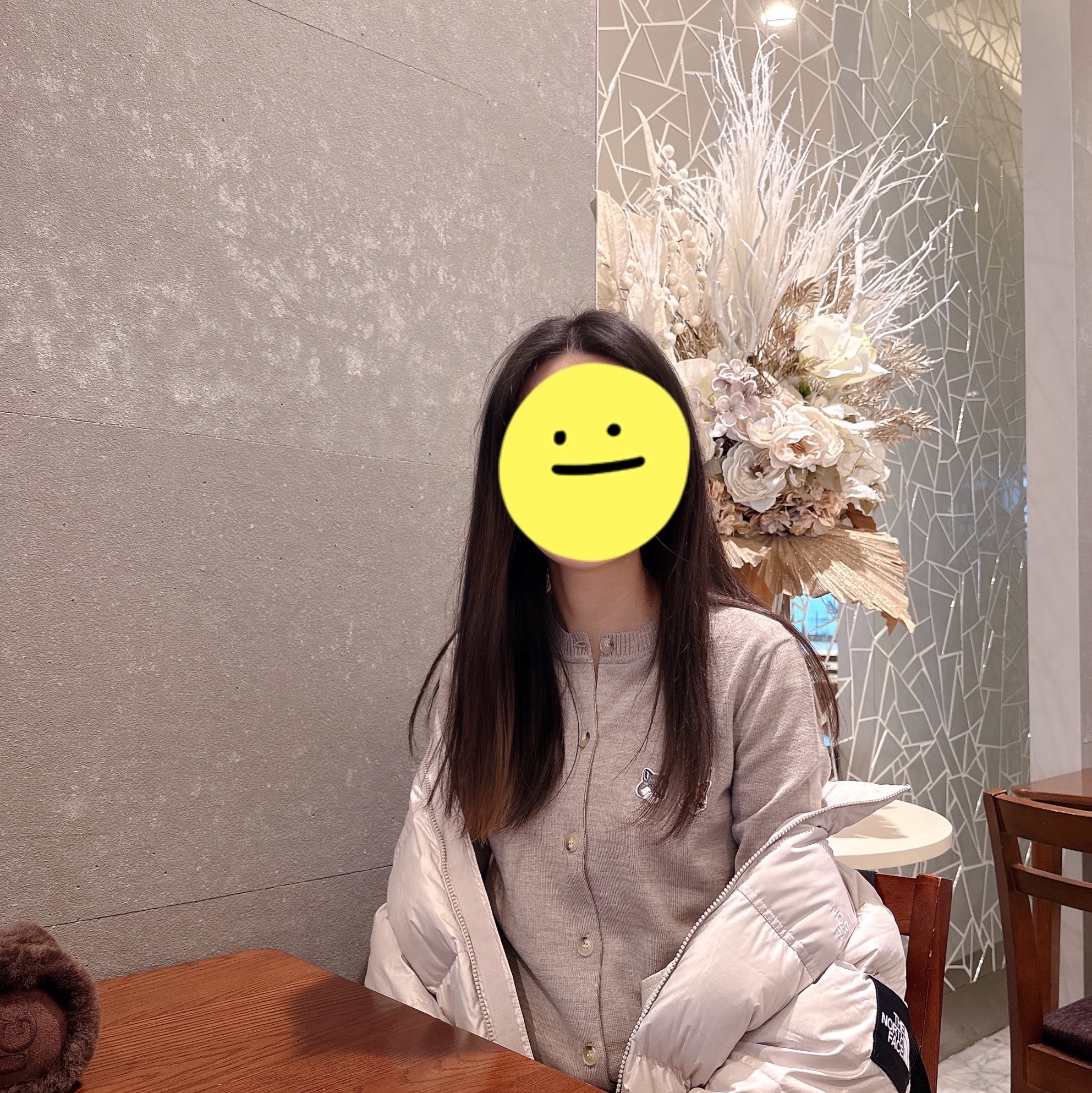 (W) 노스페이스 화이트 라벨 노벨티 눕시 다운 자켓 크림 베이지, (W) 어그 자수 로고 이어머프 번트 시더 착용 스타일
