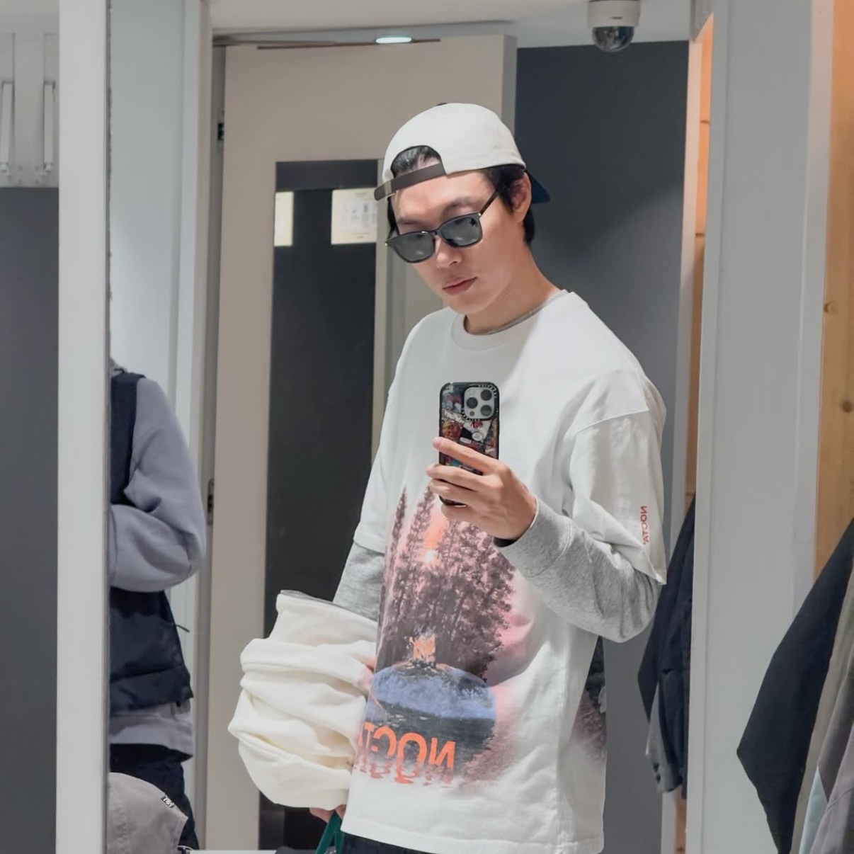 Nike x Drake Nocta Opal Reels Tee White (FV7865-100) 착용 스타일 - 2