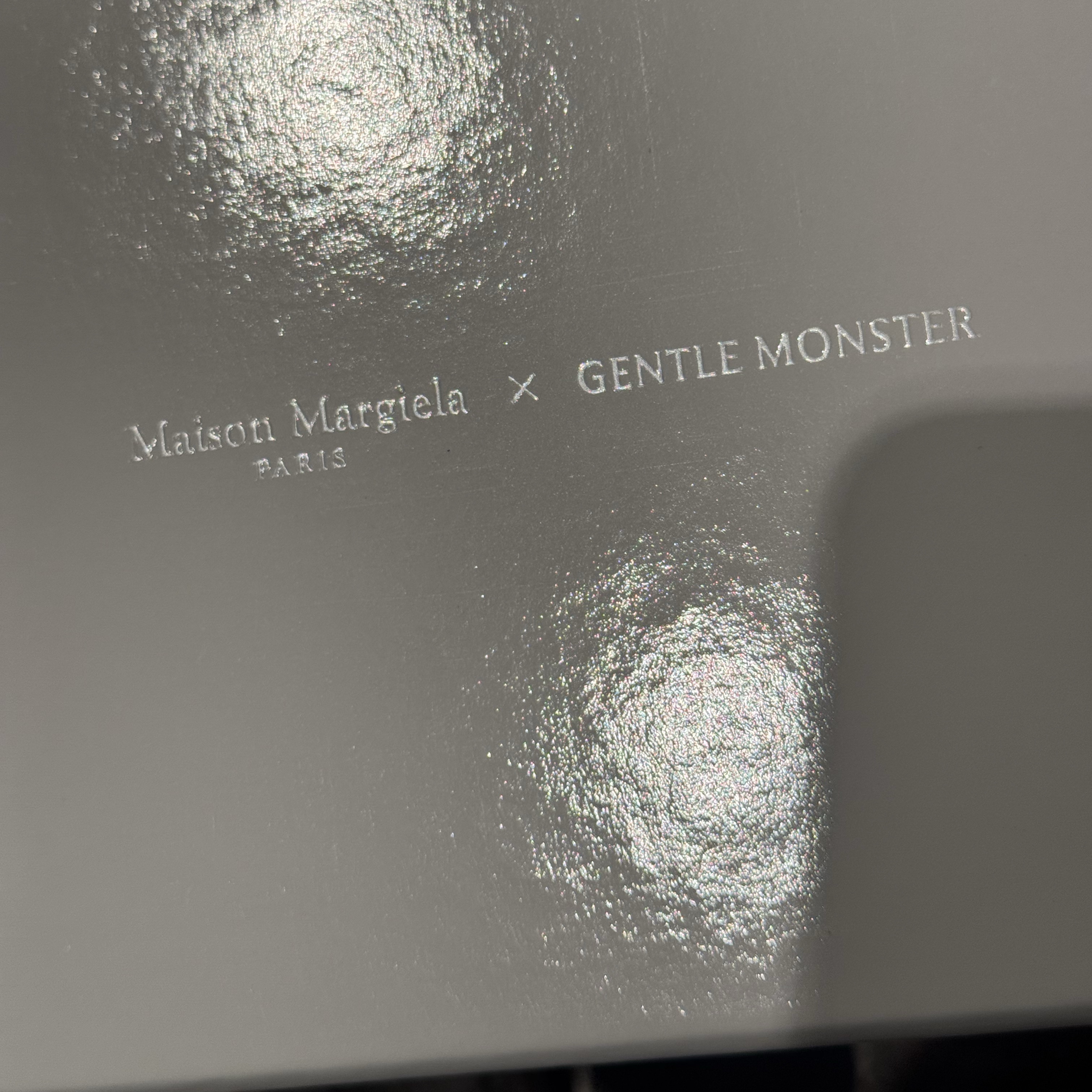 Gentle Monster x Maison Margiela MM216 Silver Clear 착용 스타일 - 1