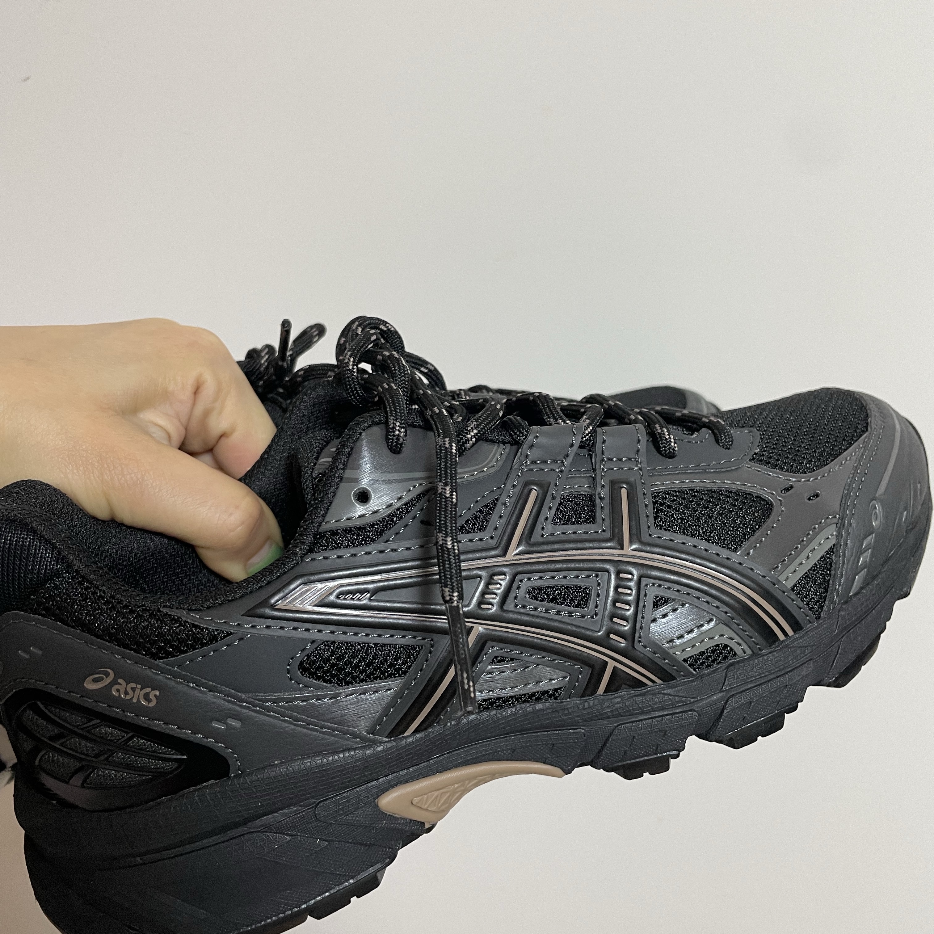 Asics Gel-Nunobiki Black Taupe Grey 착용 스타일 - 6