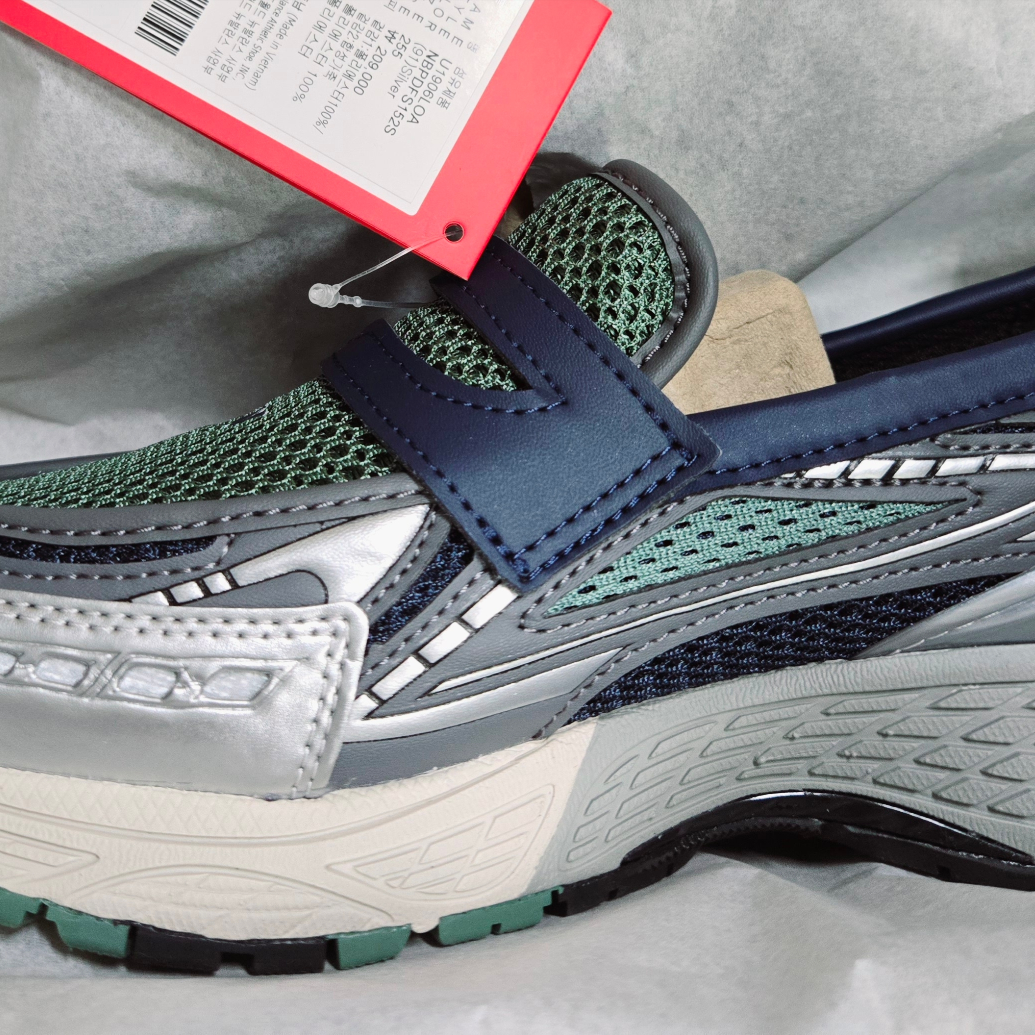 New Balance 1906L Silver Metallic Navy 착용 스타일 - 4
