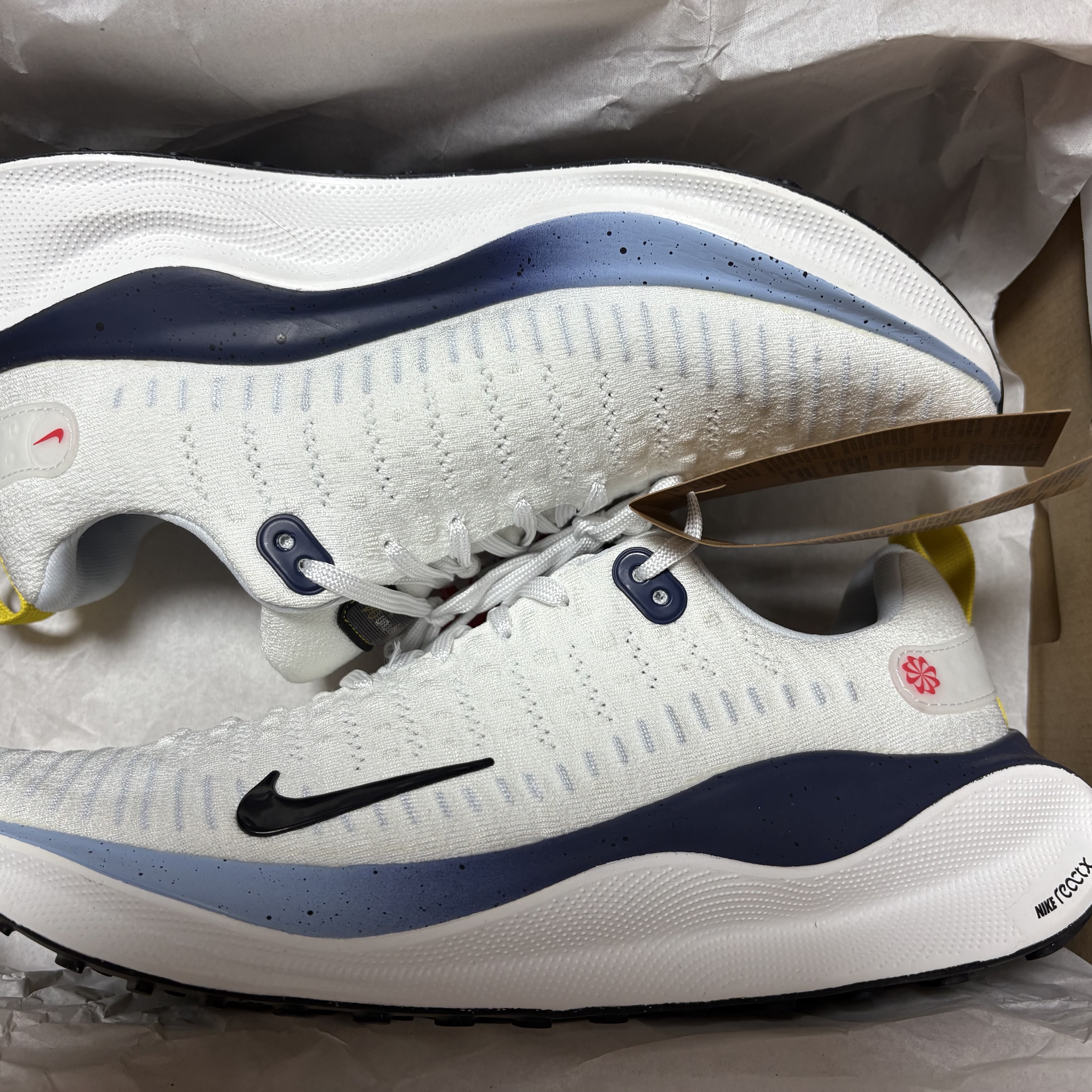 Nike ReactX Infinity Run 4 White Speed Red Speed Yellow Black 착용 스타일 - 2
