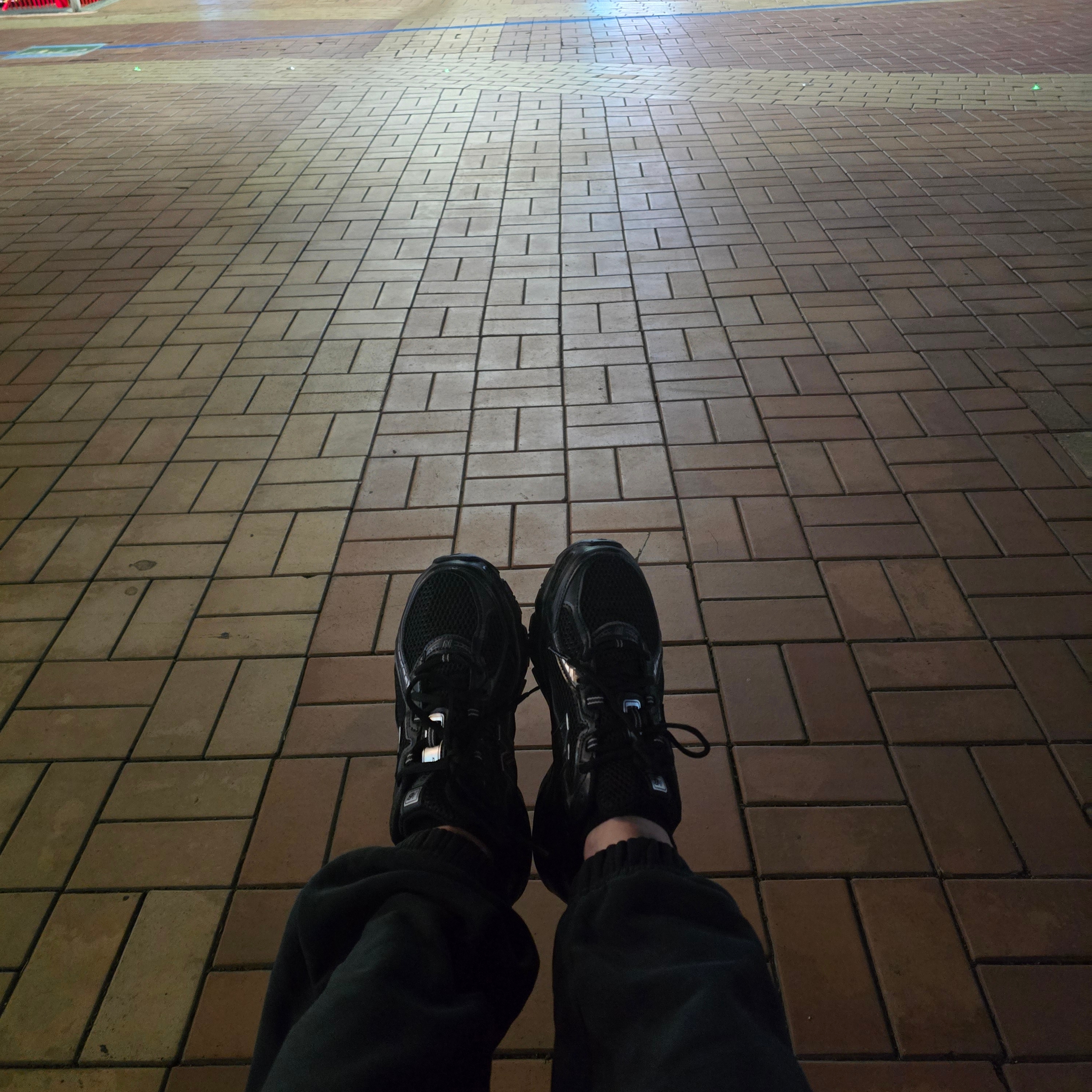 New Balance 740v2 Black Silver Metallic 착용 스타일