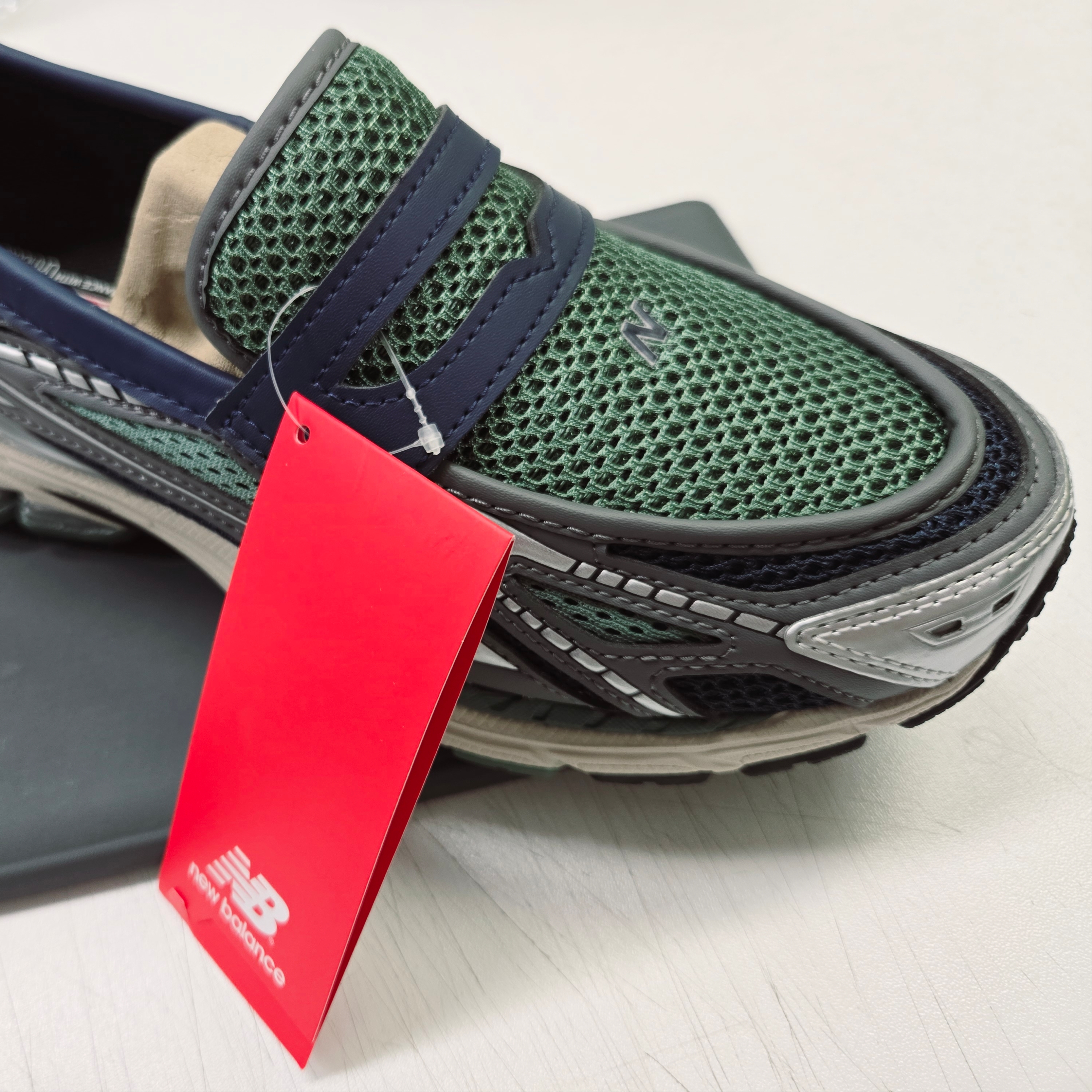New Balance 1906L Silver Metallic Navy 착용 스타일 - 2