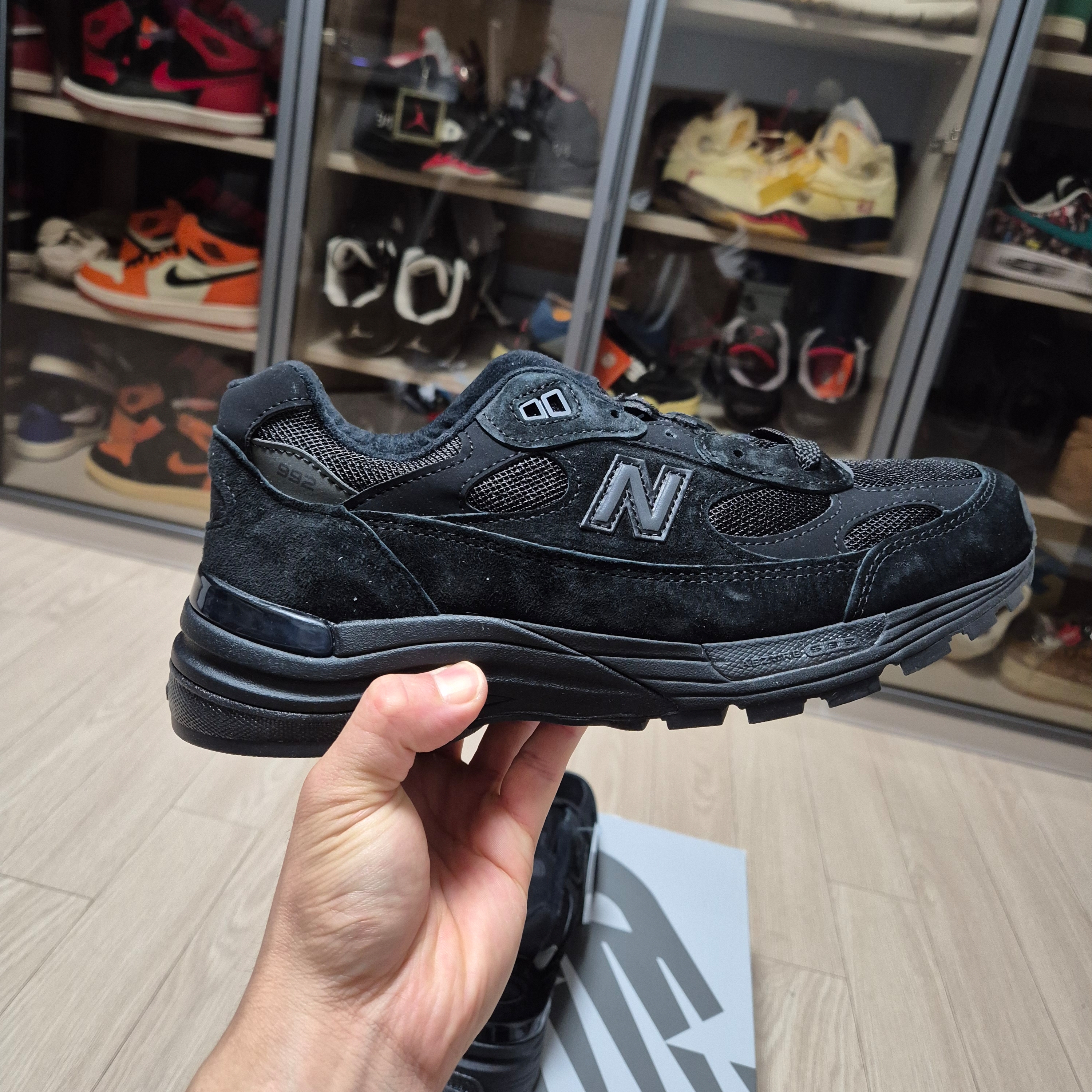 New Balance 992 Made in USA Core Black 착용 스타일 - 8