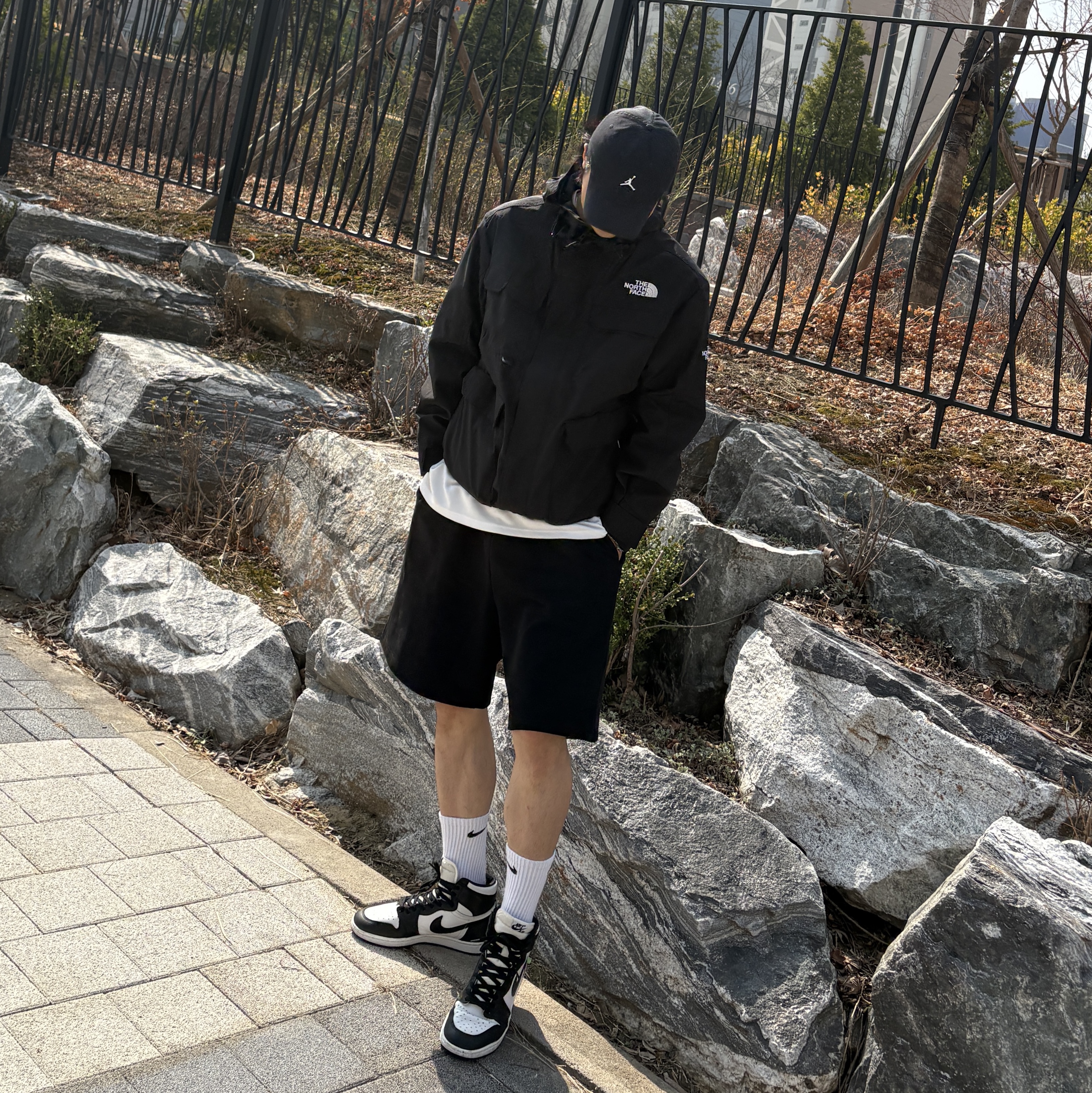 Jordan 1 High 85 Black White, Jordan Club Unstructured Curved Bill Cap Black 착용 스타일