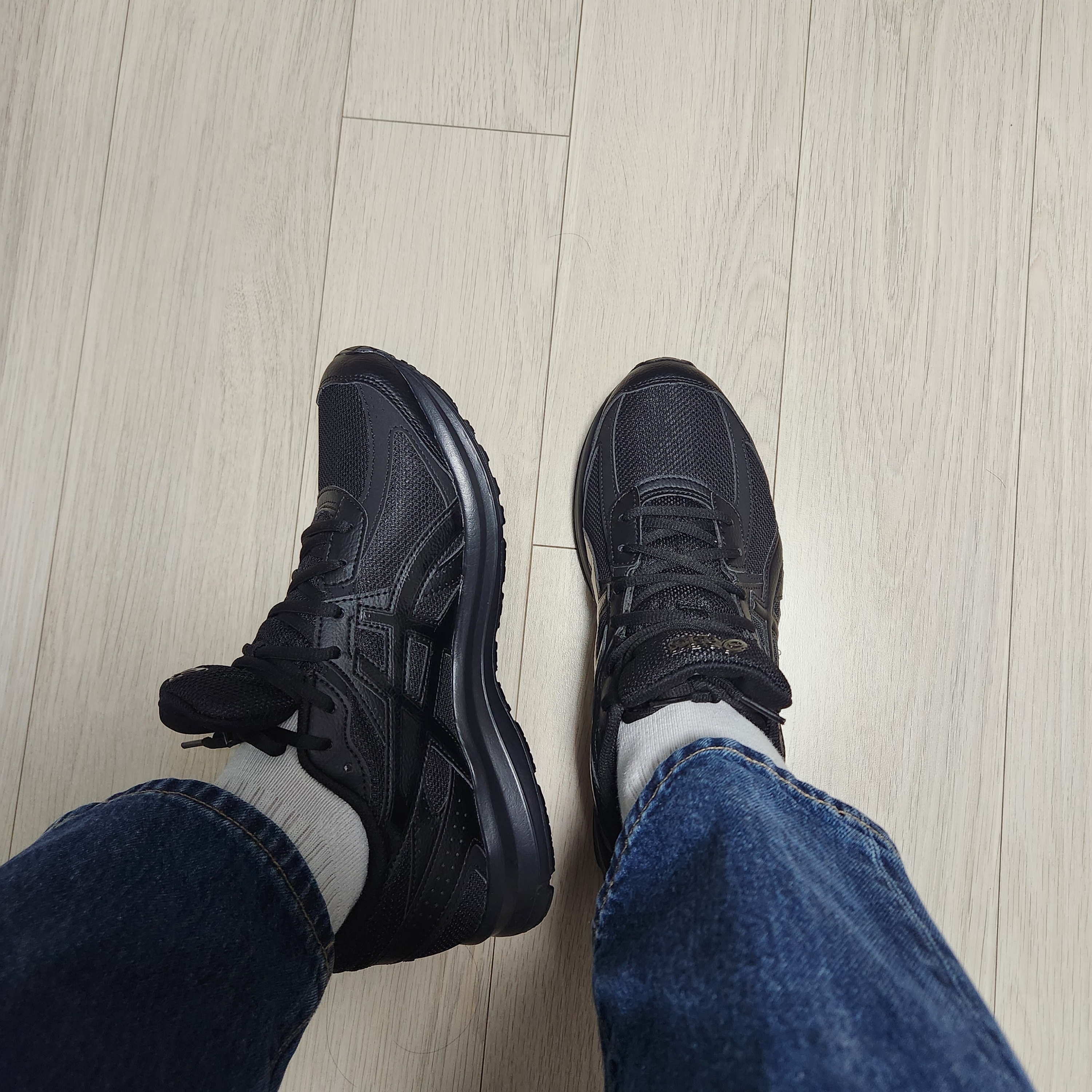 Asics Jog 100 S Black - 2E Wide 착용 스타일