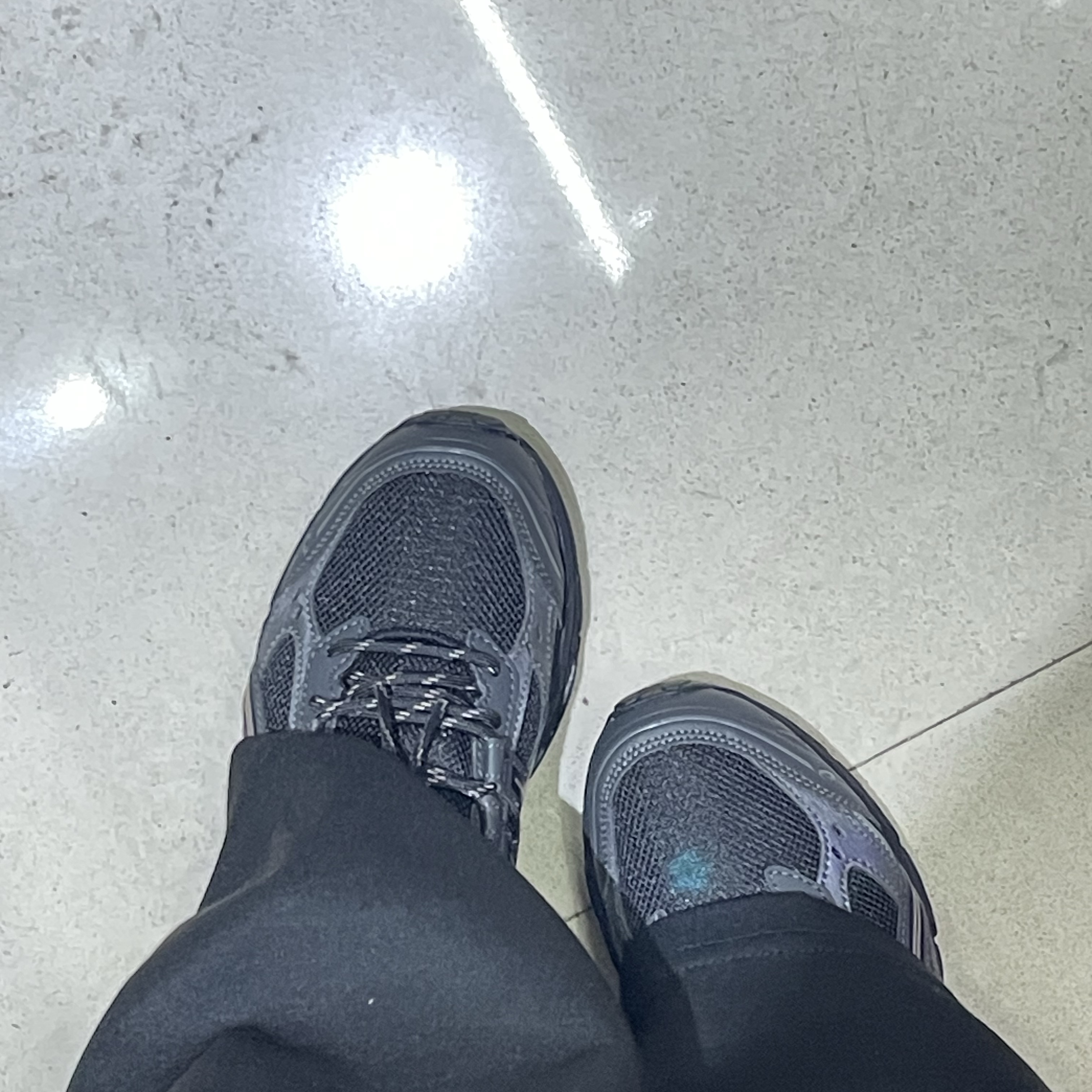Asics Gel-Nunobiki Black Taupe Grey 착용 스타일 - 2