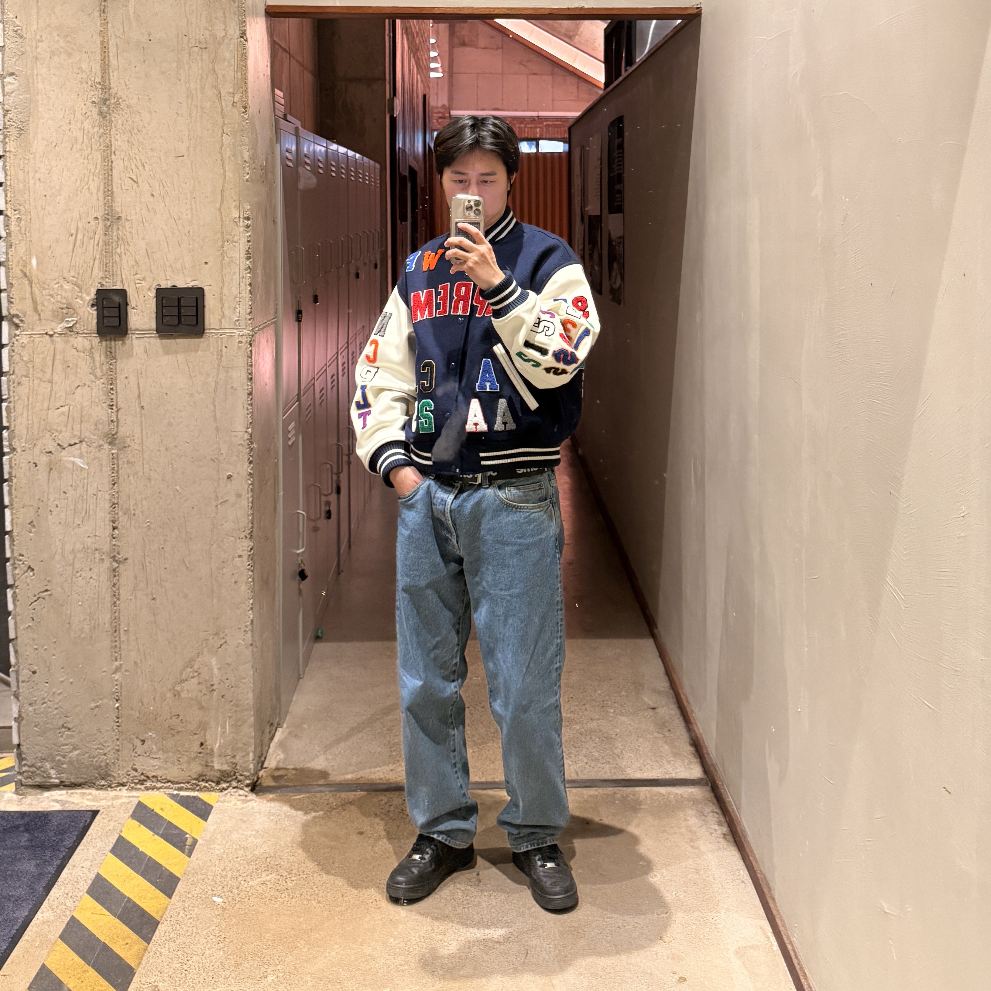 Supreme Praises Varsity Jacket Navy - 25SS, Supreme Regular Jean Indigo - 24SS 착용 스타일 - 2
