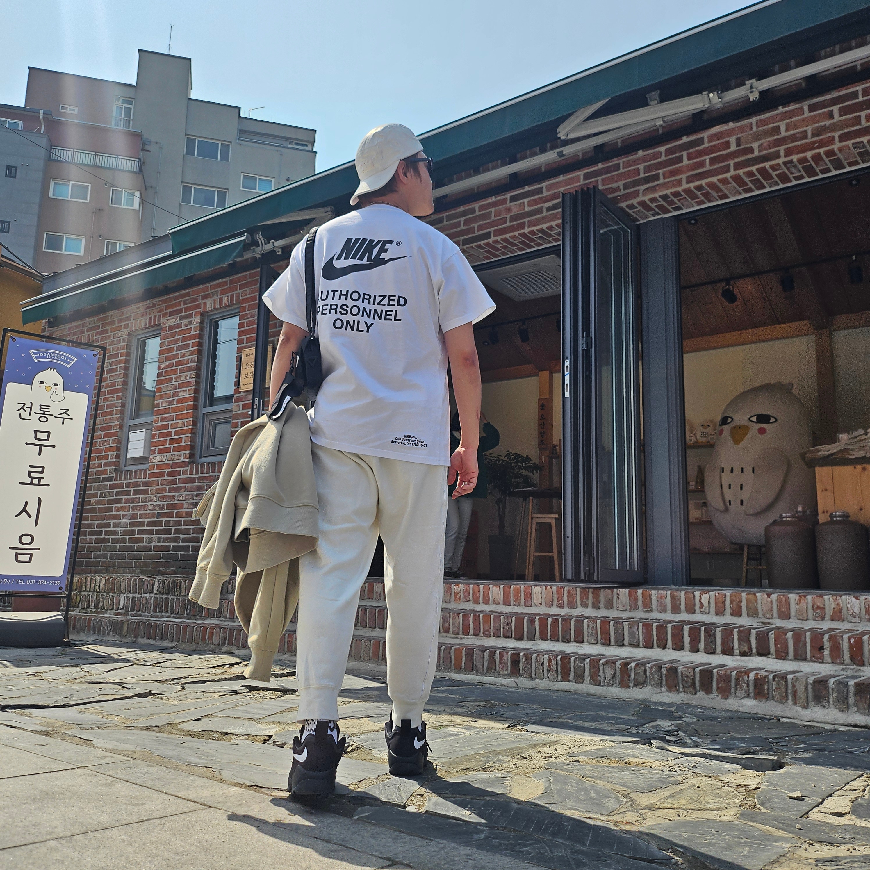 Supreme x MM6 Maison Margiela Painted Camp Cap White - 24SS, Nike NSW Authorized Personnel T-Shirt White - Asia 착용 스타일 - 4