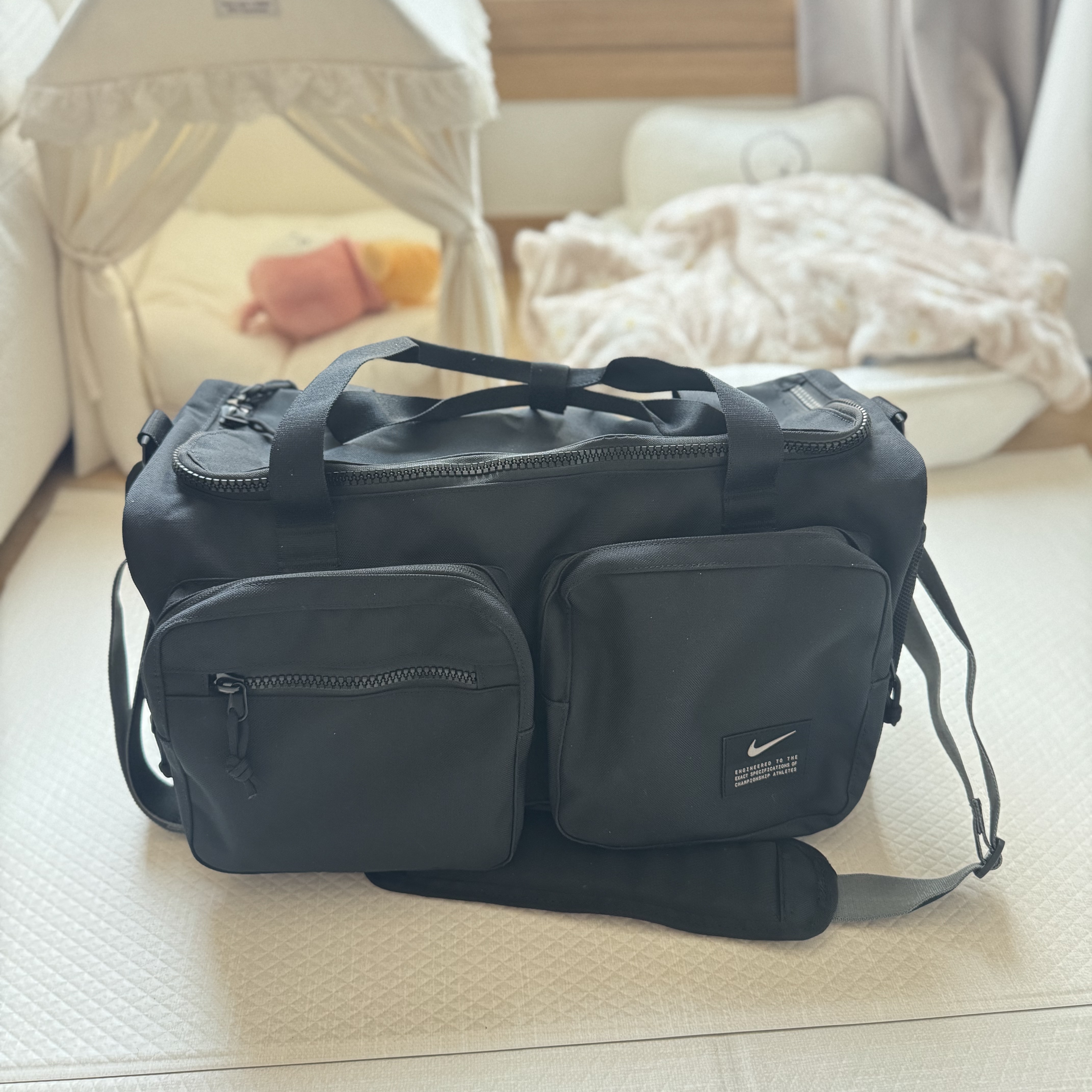 Nike Utility Power Duffle Bag Small 31L Black 착용 스타일 - 2