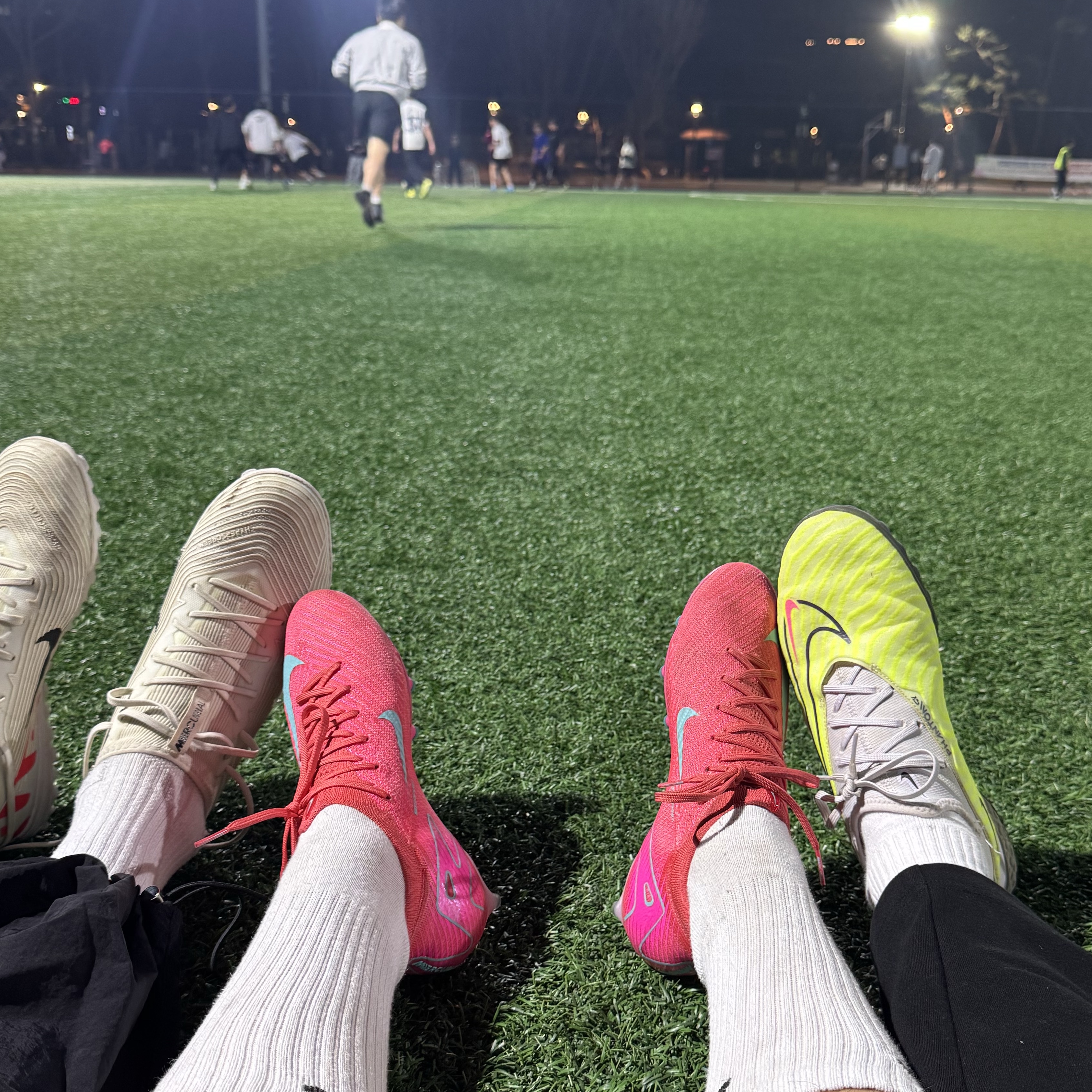 Nike Zoom Mercurial Vapor 16 Elite AG Pro Ember Glow Aurora Green, Nike Zoom Mercurial Vapor 15 Pro TF Bright Crimson White 착용 스타일