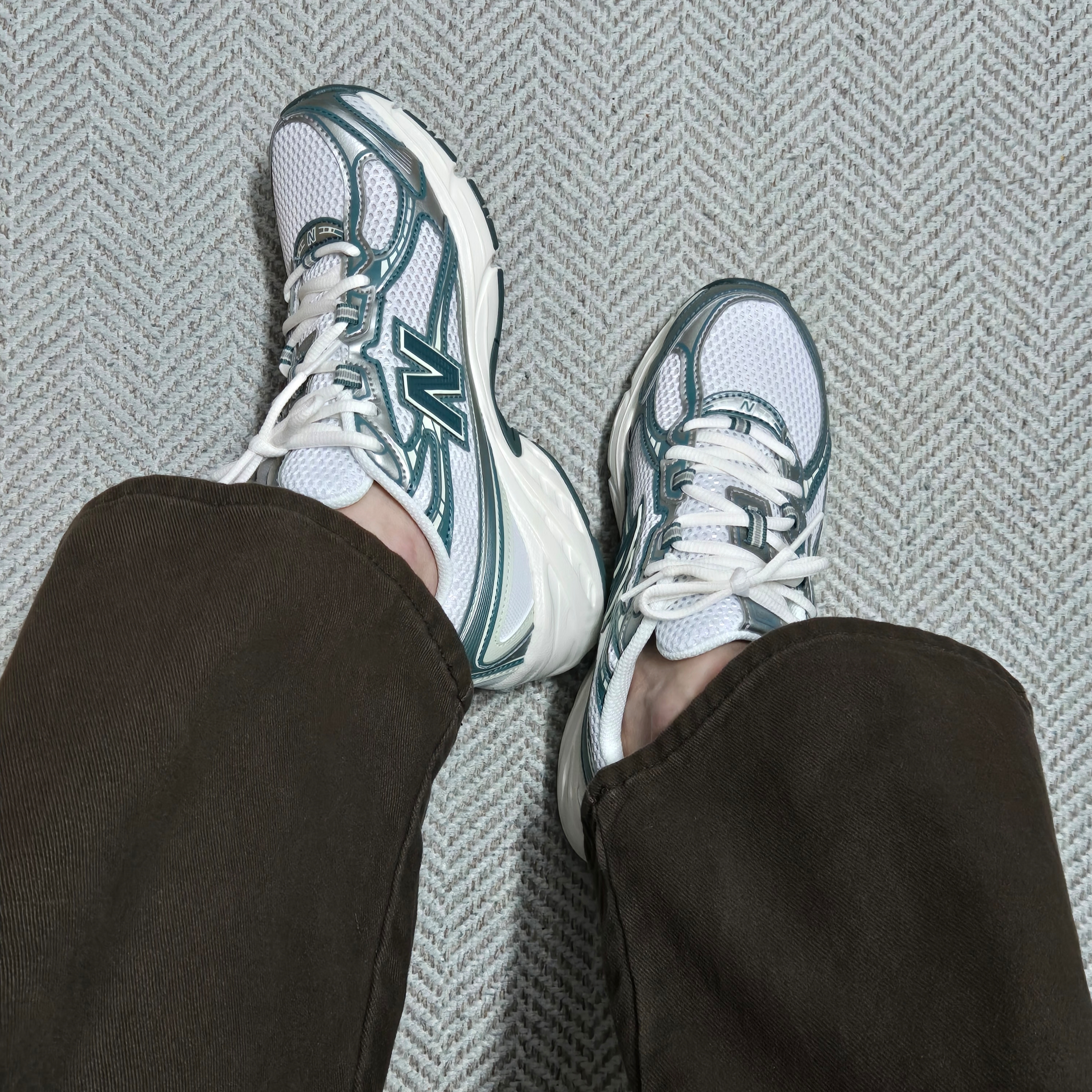New Balance 740v2 White Marsh Green 착용 스타일 - 2