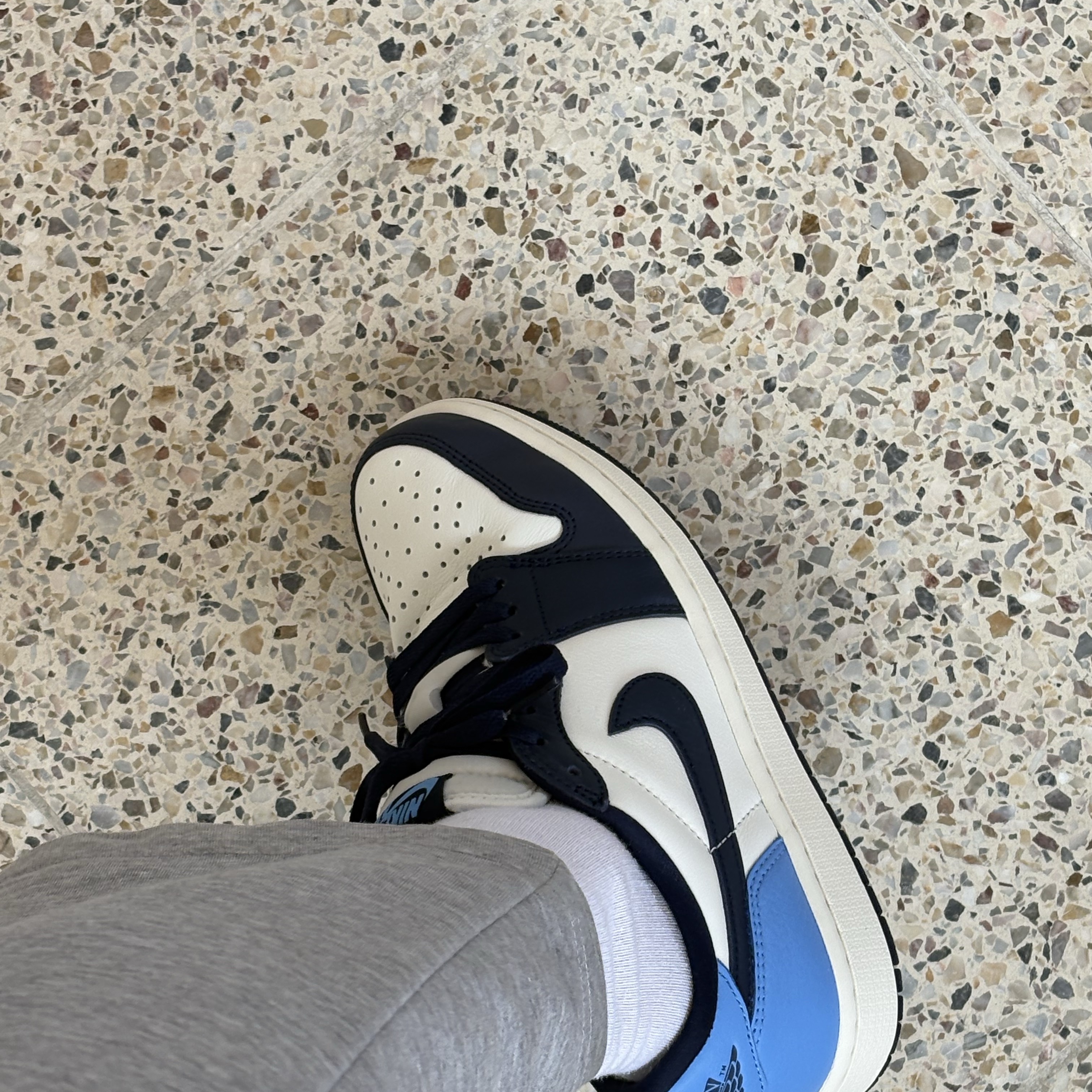 Jordan 1 Low Obsidian 착용 스타일 - 2