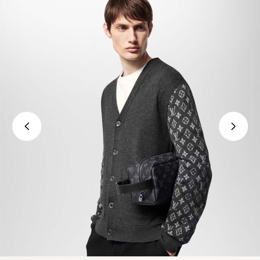 Louis Vuitton Locker Dopp Kit Monogram Eclipse 착용 스타일 - 2