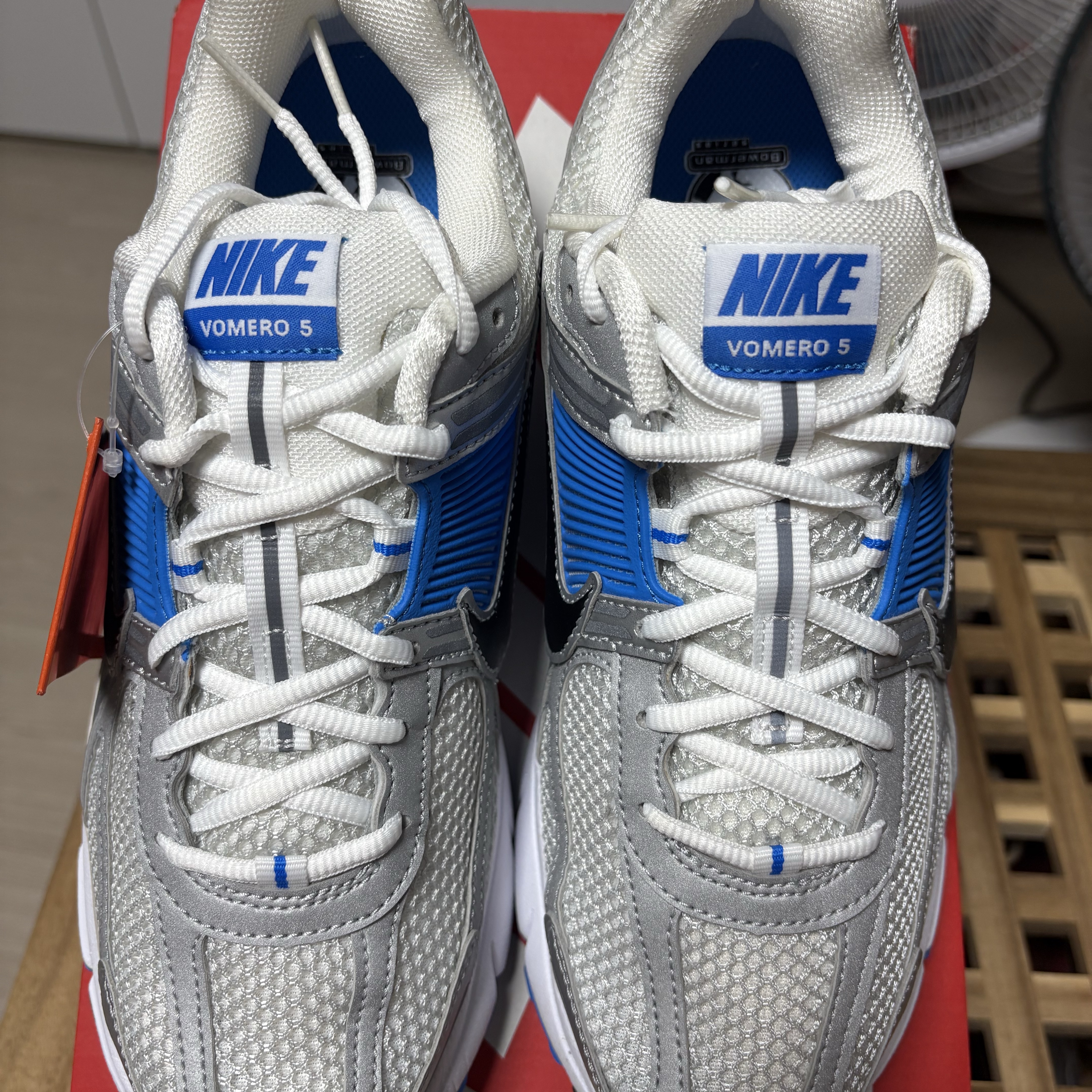 Nike Zoom Vomero 5 Metallic Silver Photo Blue 착용 스타일 - 4