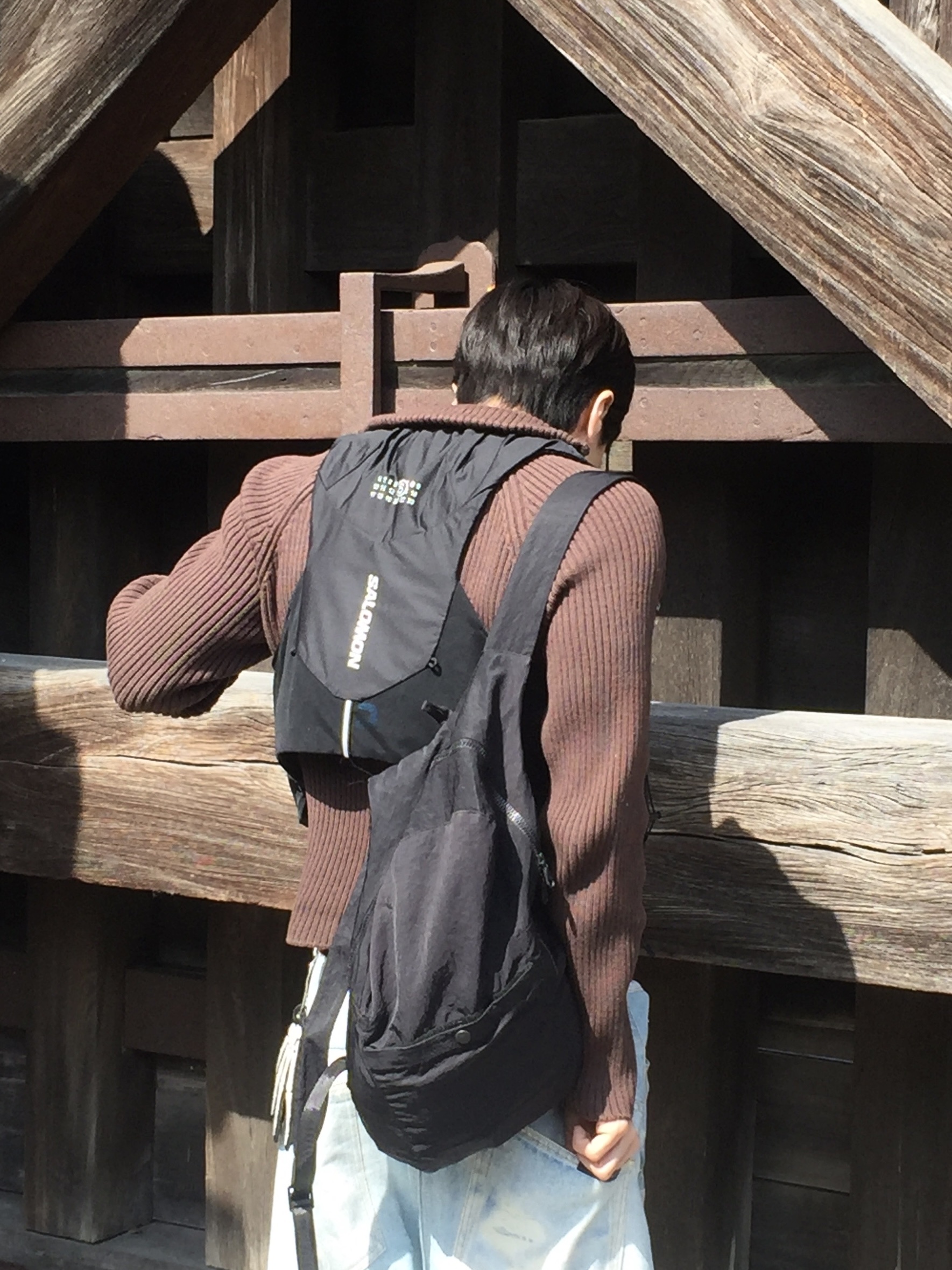 Salomon x MM6 Maison Margiela Gilet Black, Our Legacy Double Tongue Belt Mahogany 착용 스타일 - 5