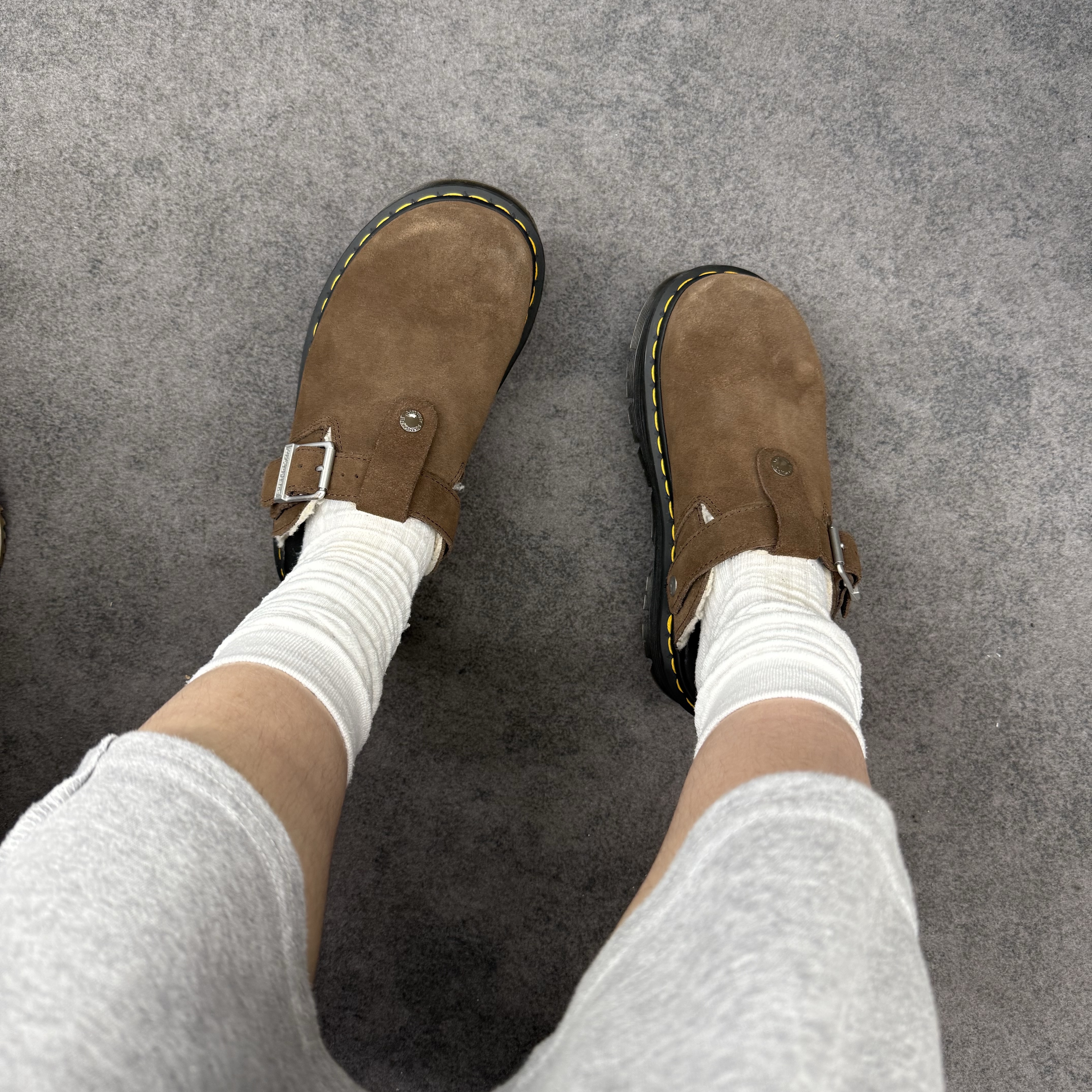 Dr. Martens Zebzag Suede Slingback Platform Mule Dark Brown - 24FW 착용 스타일