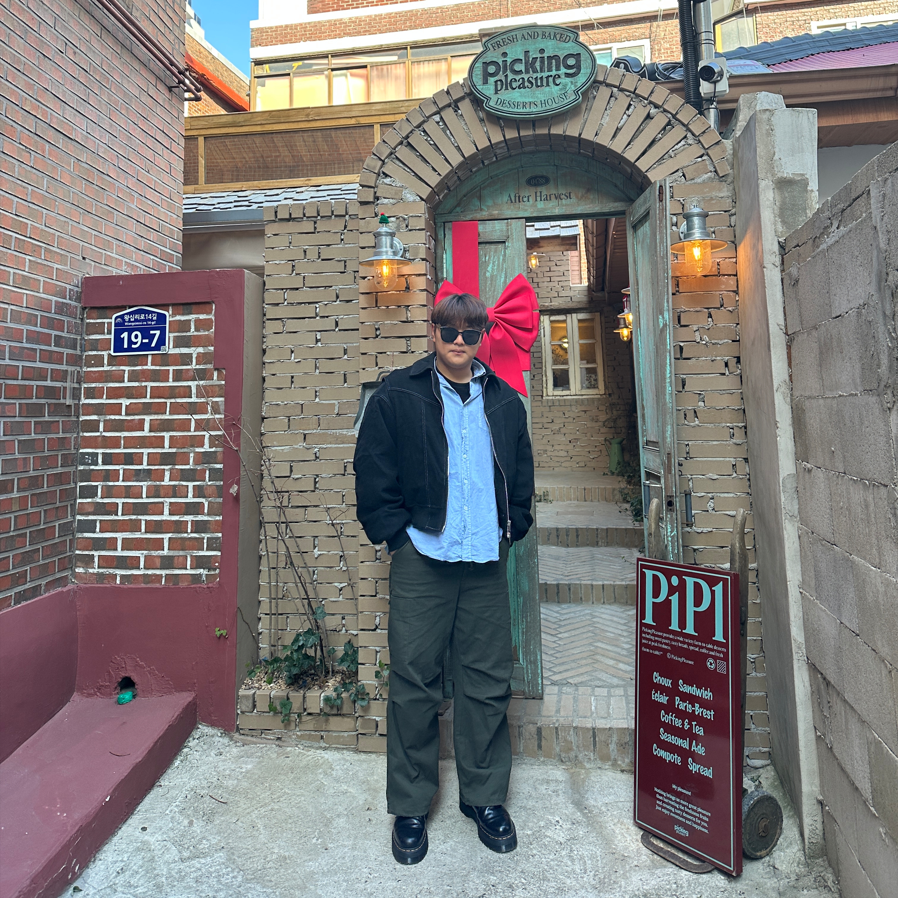 젠틀 몬스터 릴리트 01 블랙, 닥터마틴 1461 쿼드 블랙 착용 스타일 - 2