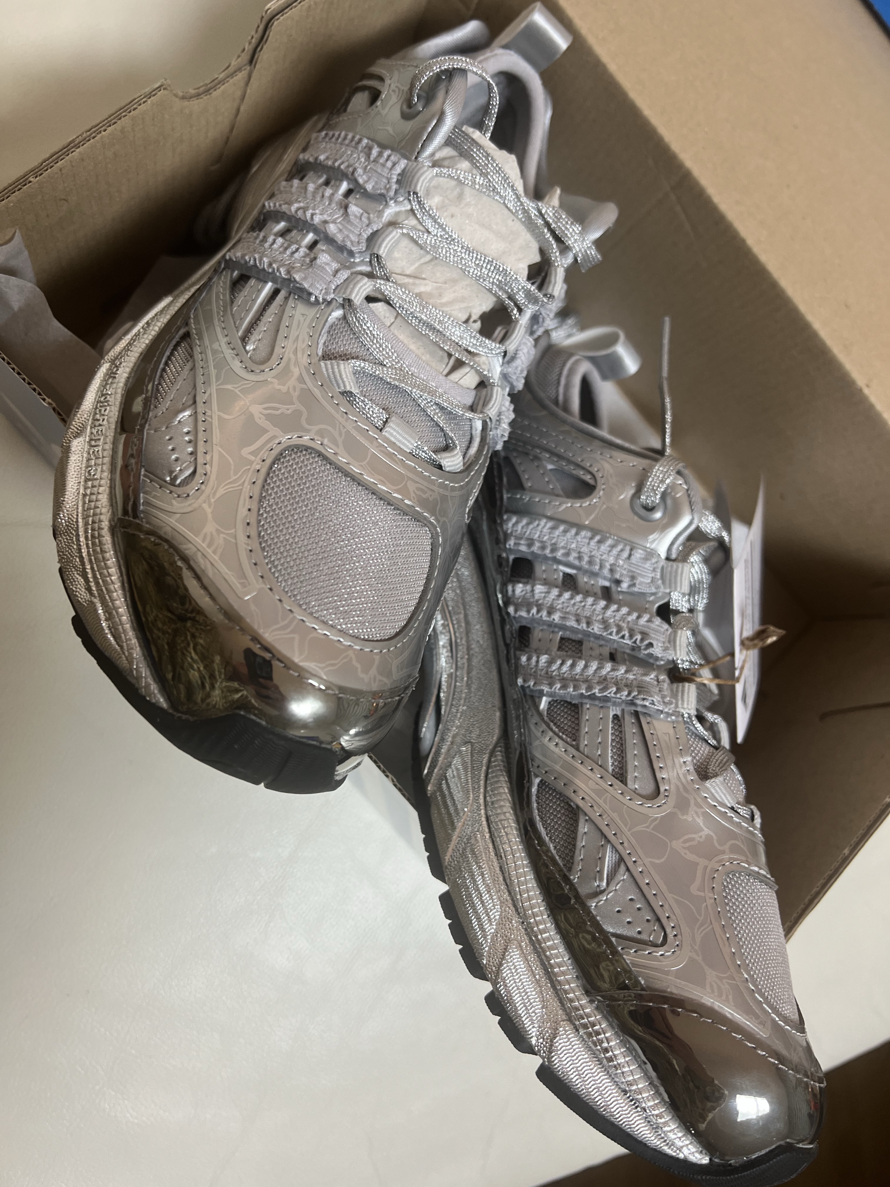 (W) Adidas Adistar Pose Silver Metallic Matte Silver, (W) Adidas x Taqwa Bint Ali Adistar Pose Iron Metallic 착용 스타일 - 6
