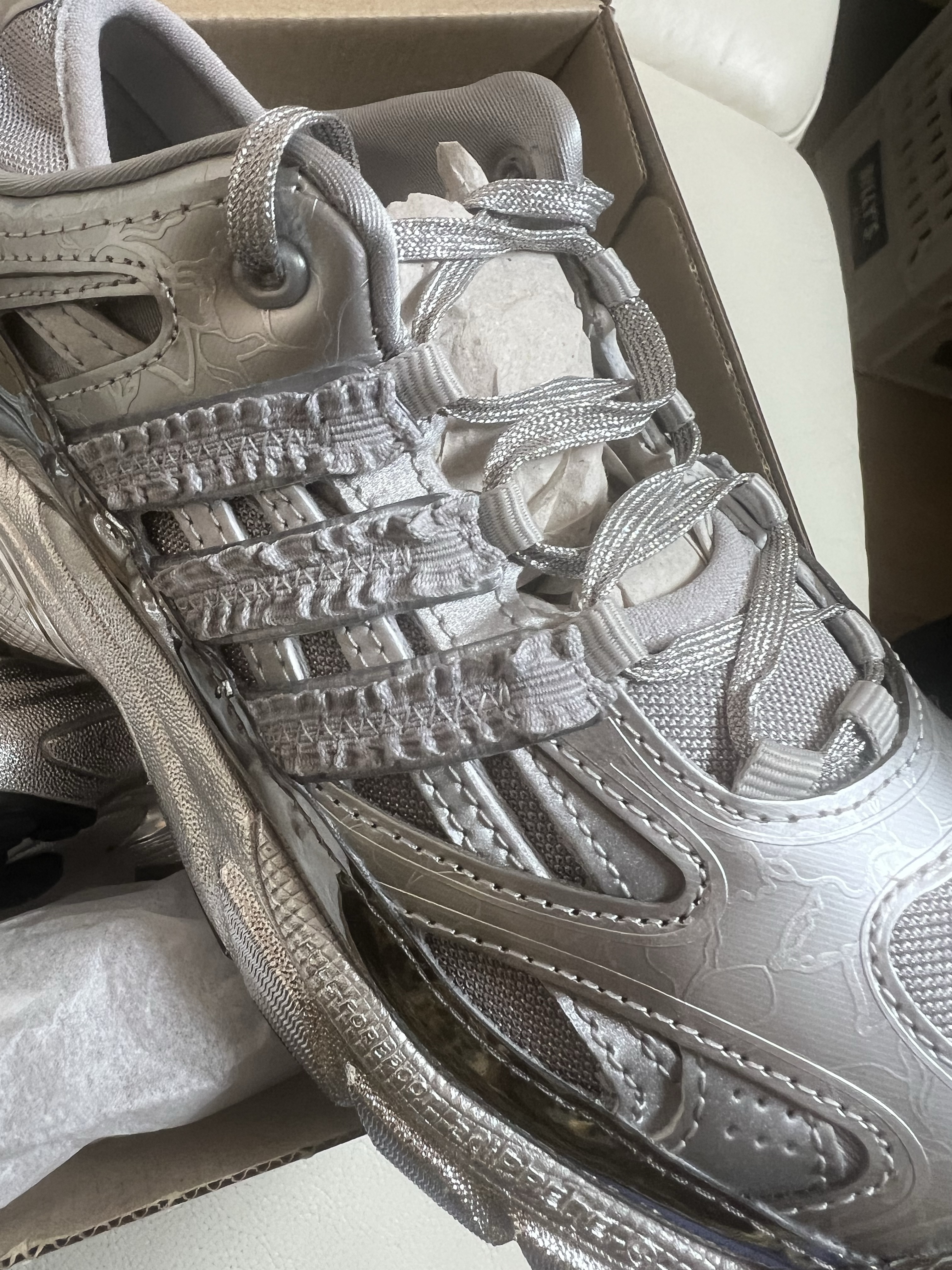 (W) Adidas Adistar Pose Silver Metallic Matte Silver, (W) Adidas x Taqwa Bint Ali Adistar Pose Iron Metallic 착용 스타일 - 8