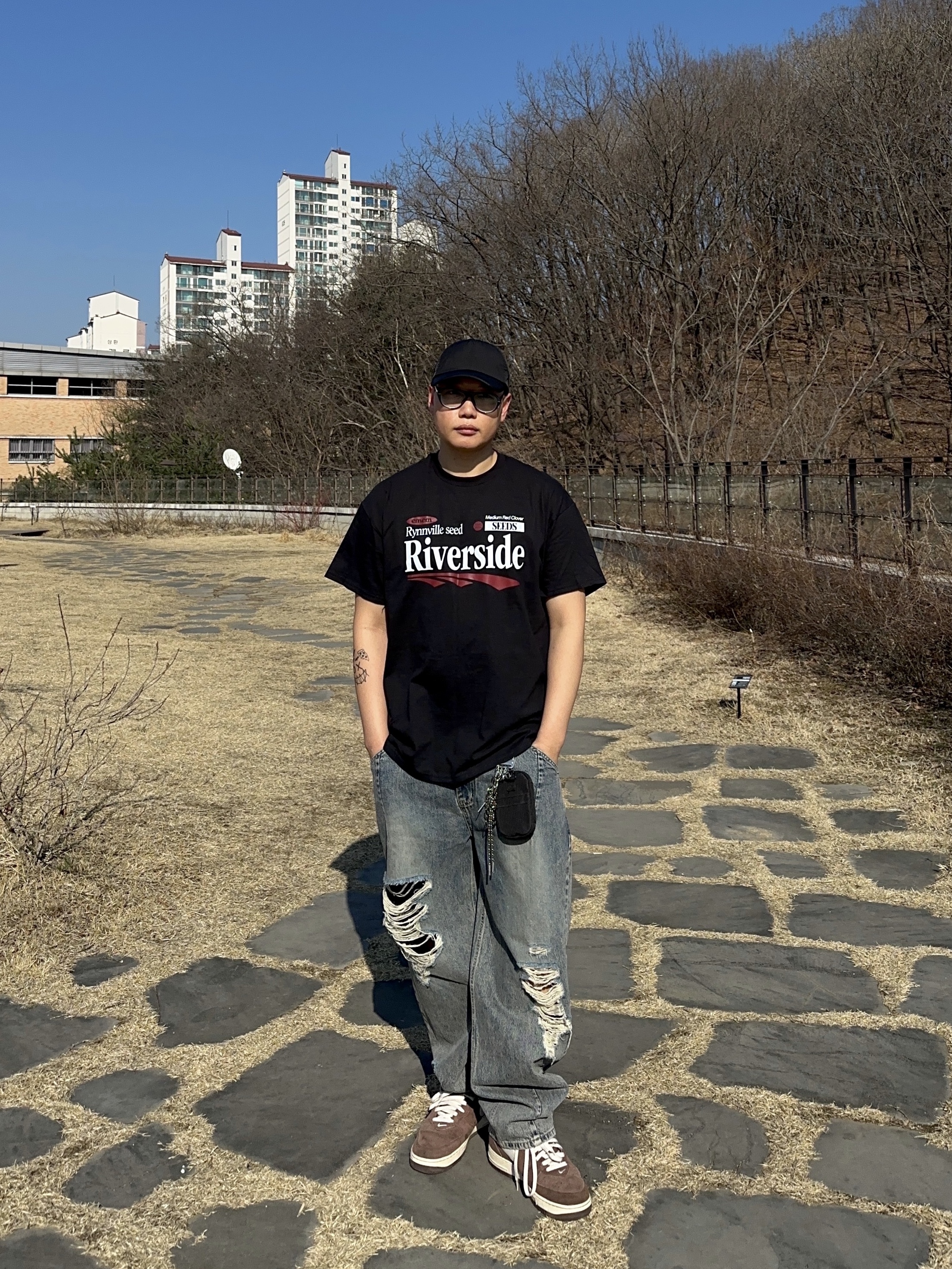 길단 X 이엠이엠 리버사이드 티셔츠 블랙 착용 스타일 - 6