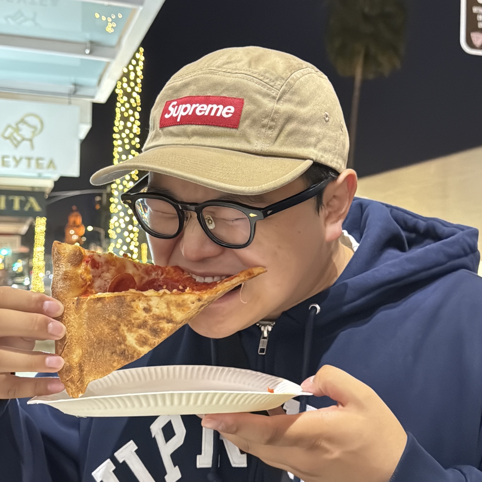 Supreme Washed Chino Twill Camp Cap Tan - 24FW, Supreme x Champion Zip Up Hooded Sweatshirt Navy - 24SS 착용 스타일