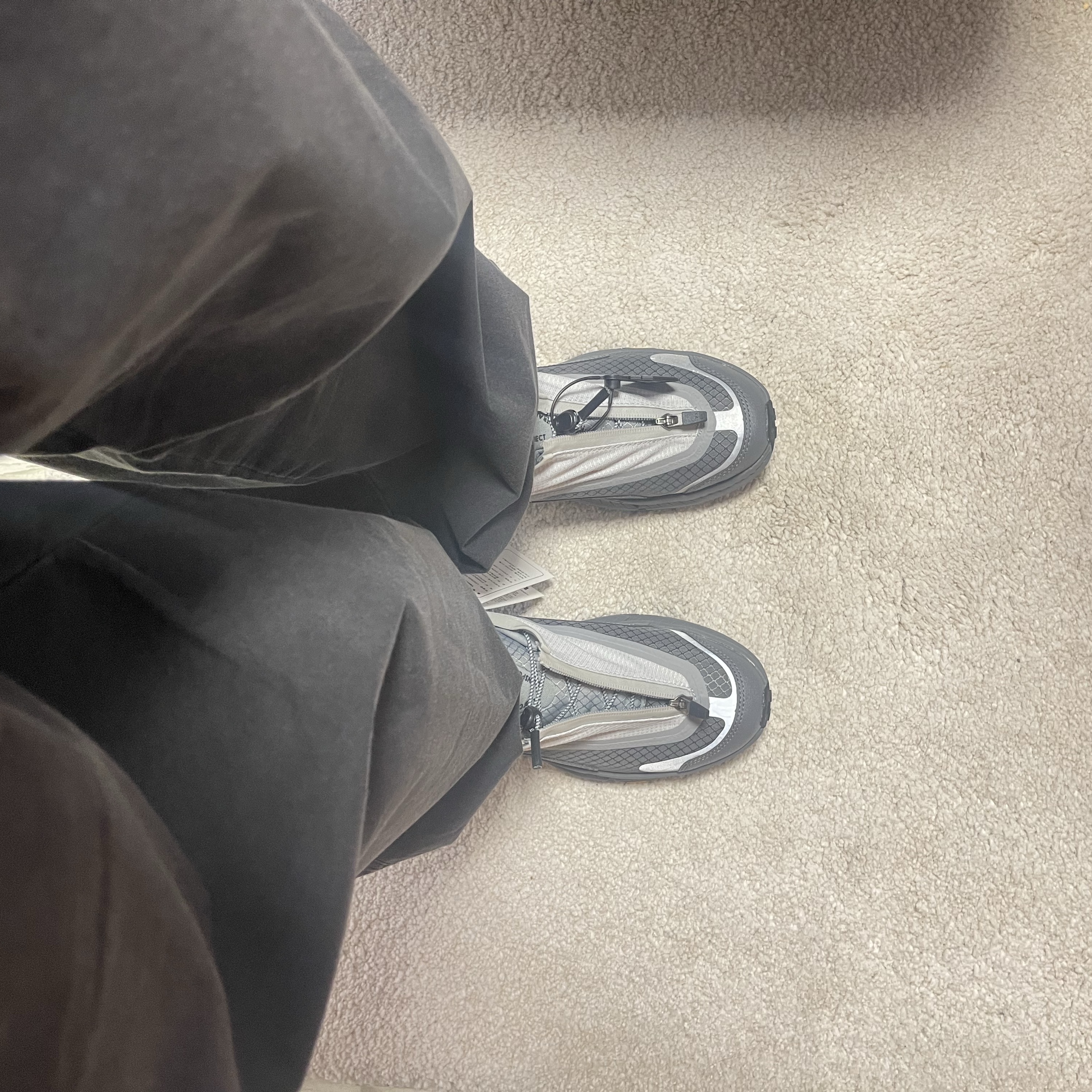 Hoka Project Transport Stardust Satellite Grey 착용 스타일