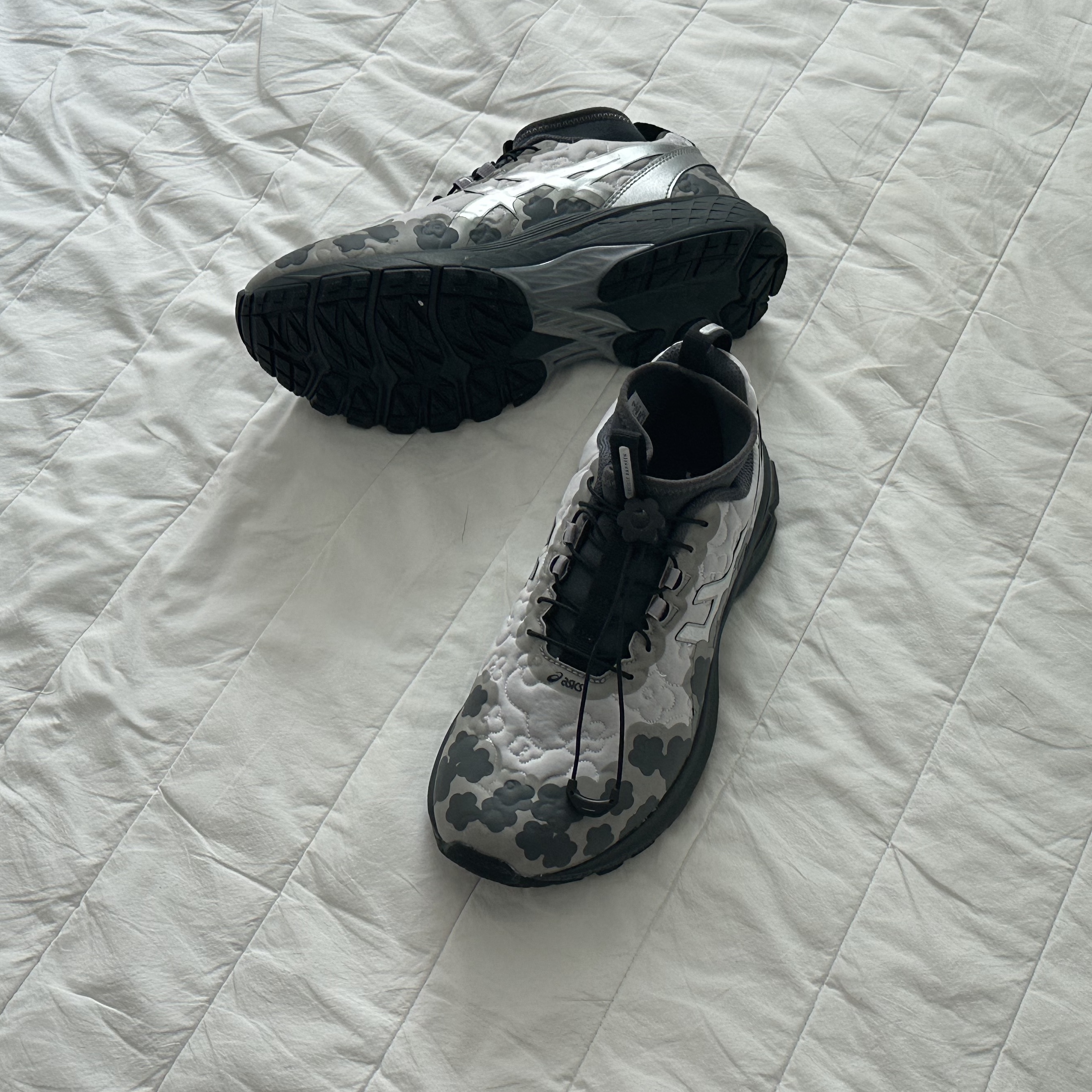 Asics x Cecilie Bahnsen Gel-Terrain MT Pure Silver 착용 스타일 - 2