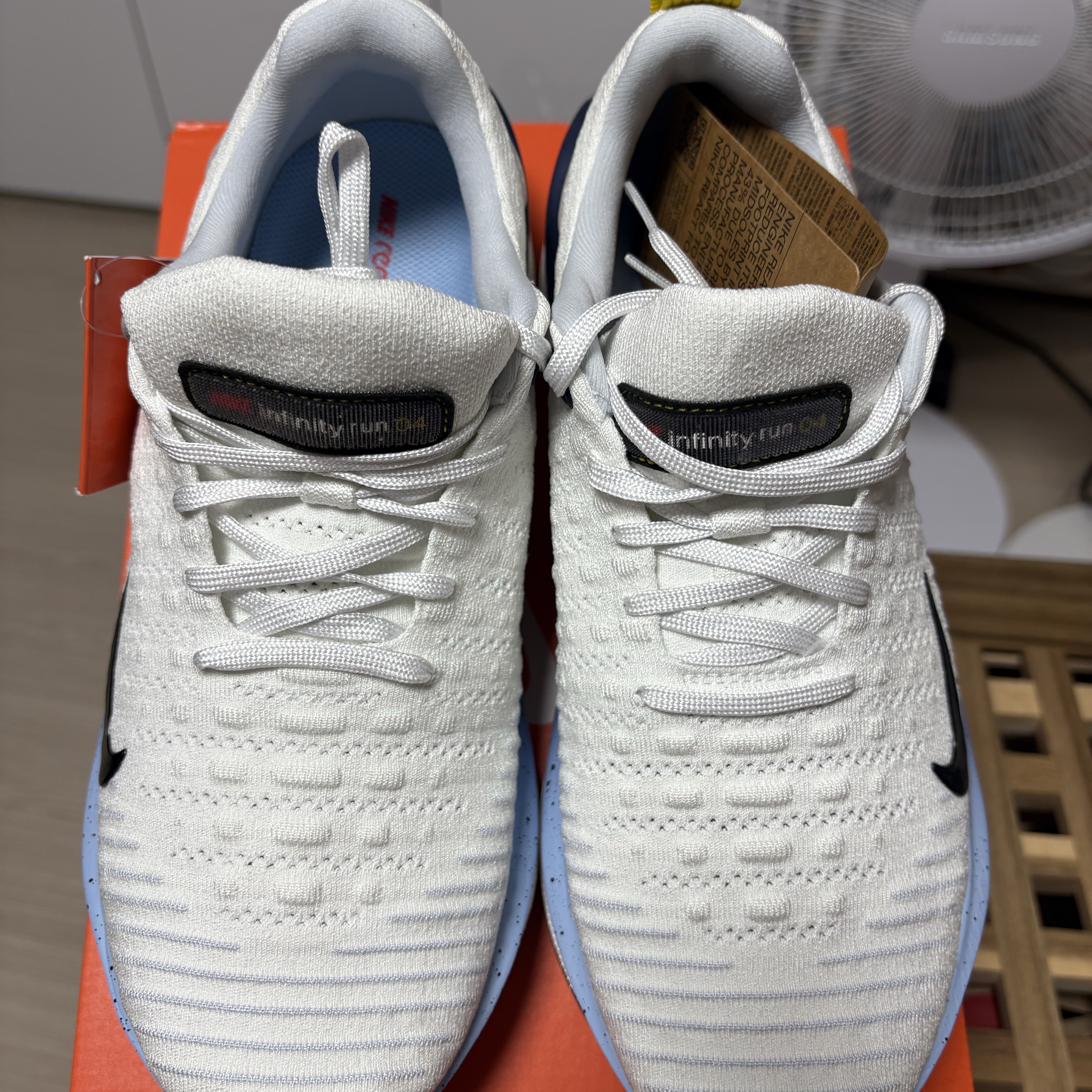 Nike ReactX Infinity Run 4 White Speed Red Speed Yellow Black 착용 스타일 - 4